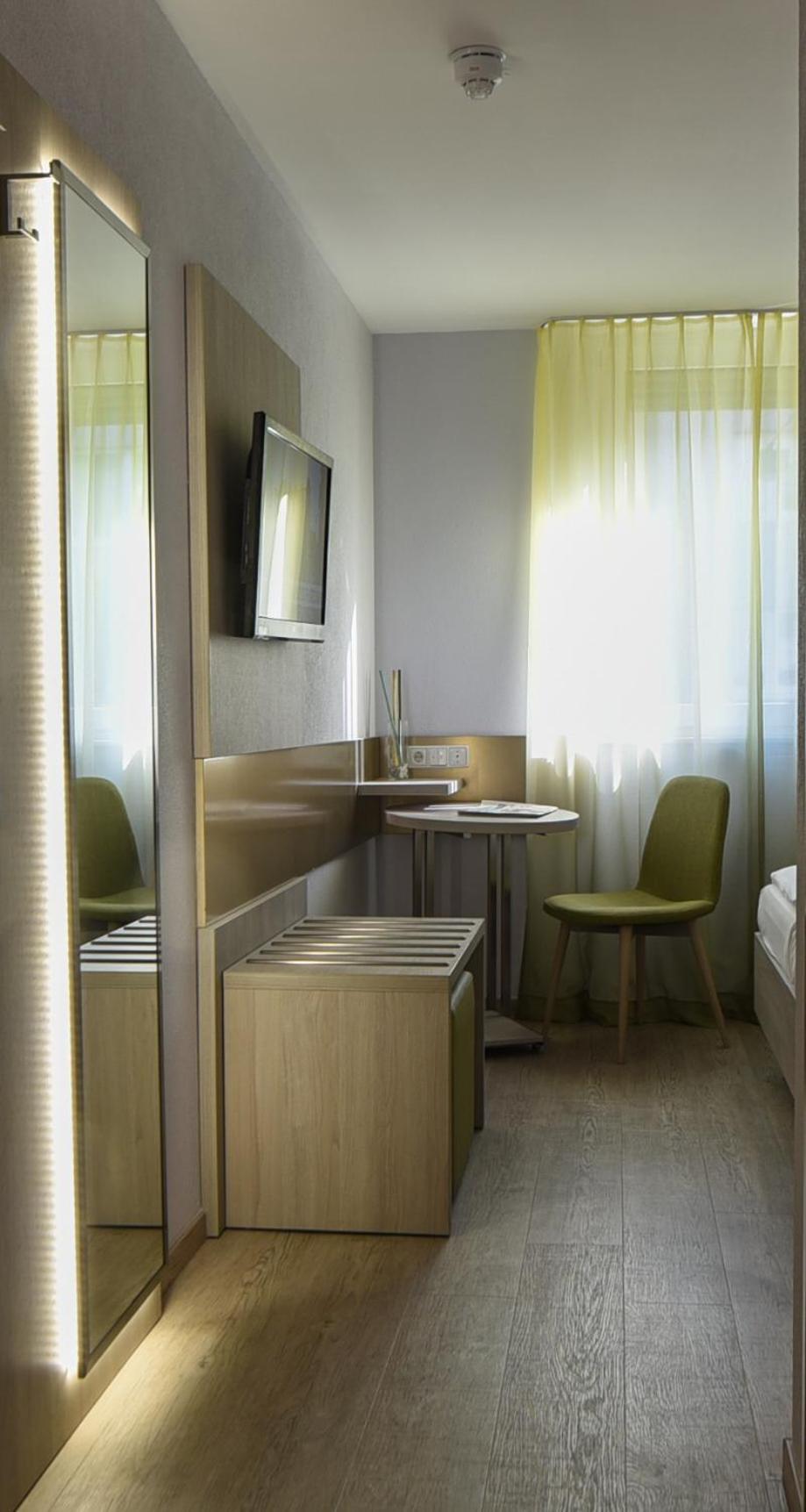 Double Room - Photo 6
