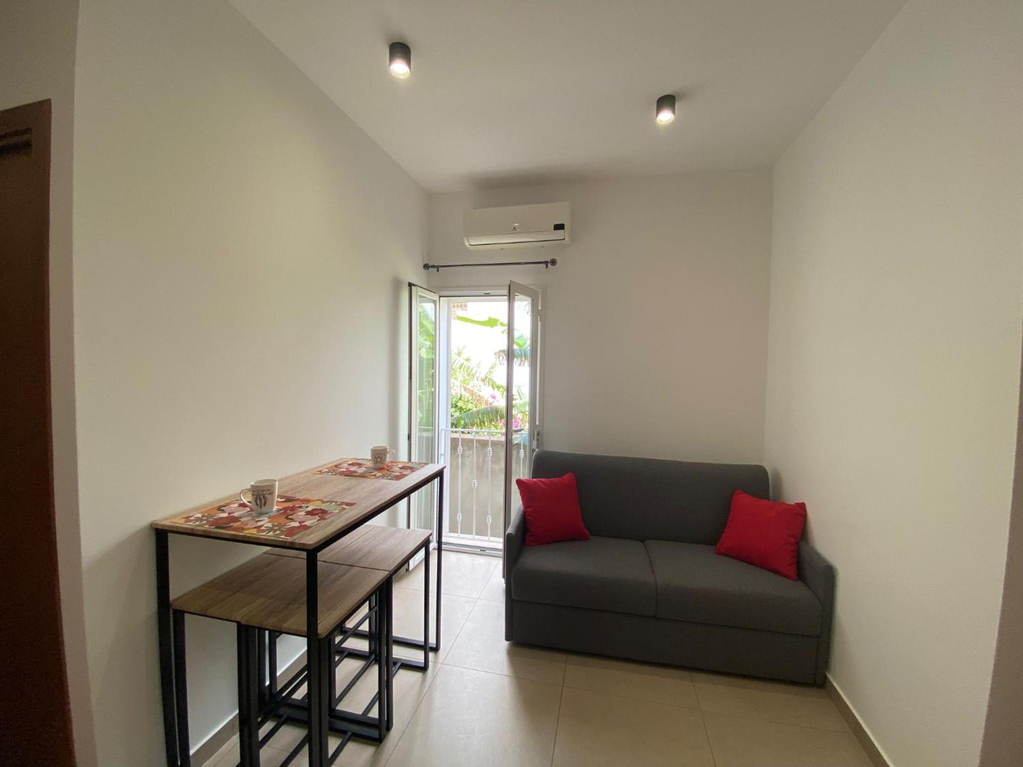One-Bedroom Apartment photo 2