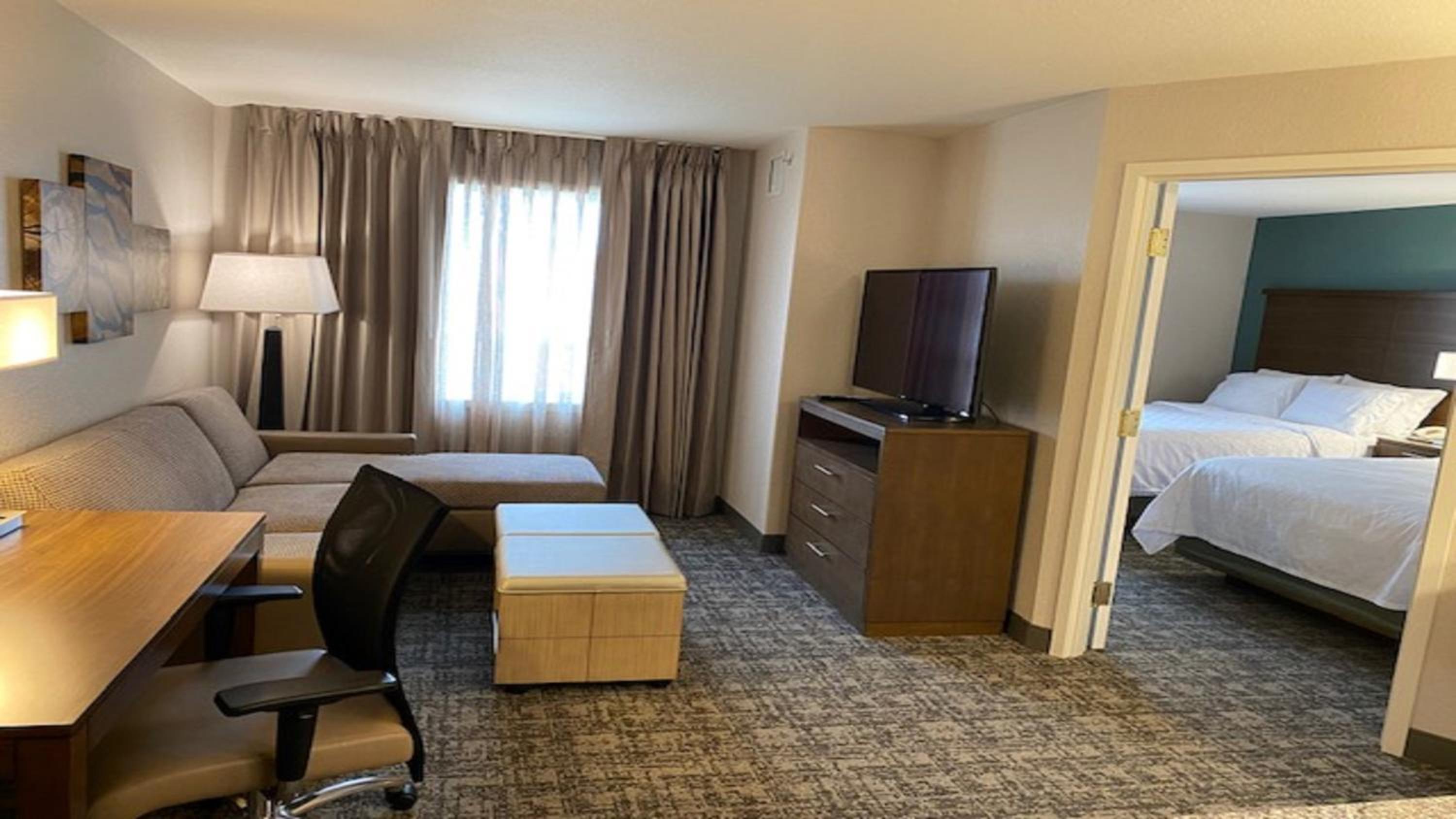 One-Bedroom Suite - Photo 2