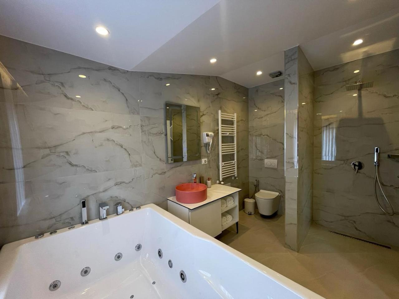 Deluxe Junior Suite photo 2