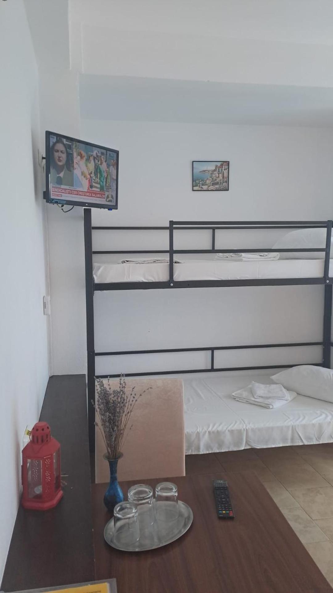 Standard Twin Room - Photo 2