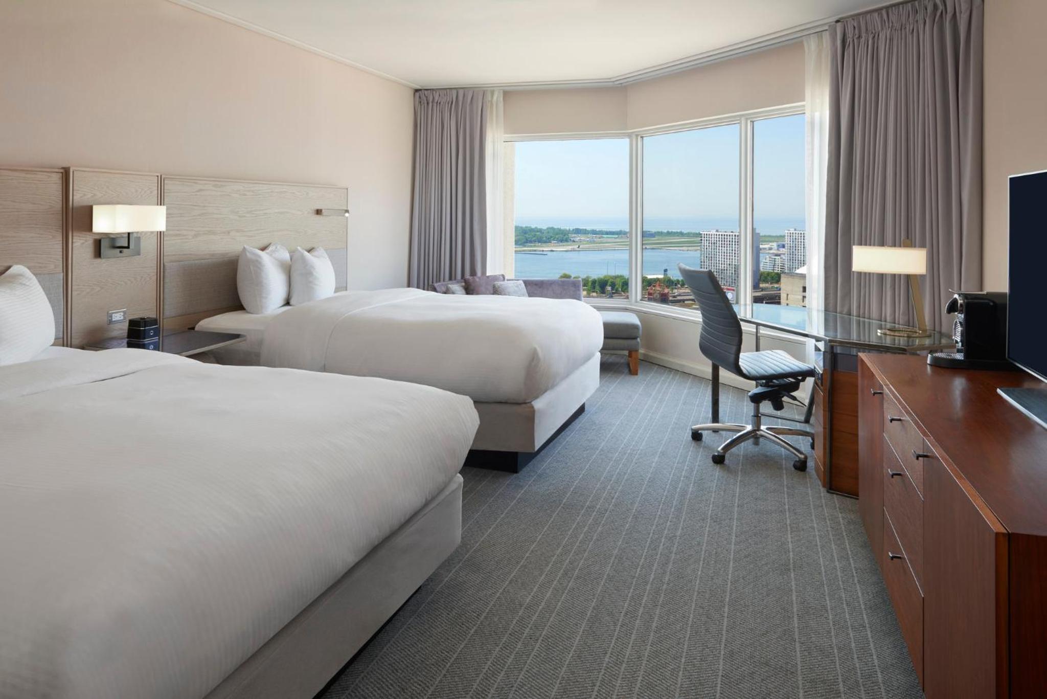 2 Queen Premium Lake Ontario View