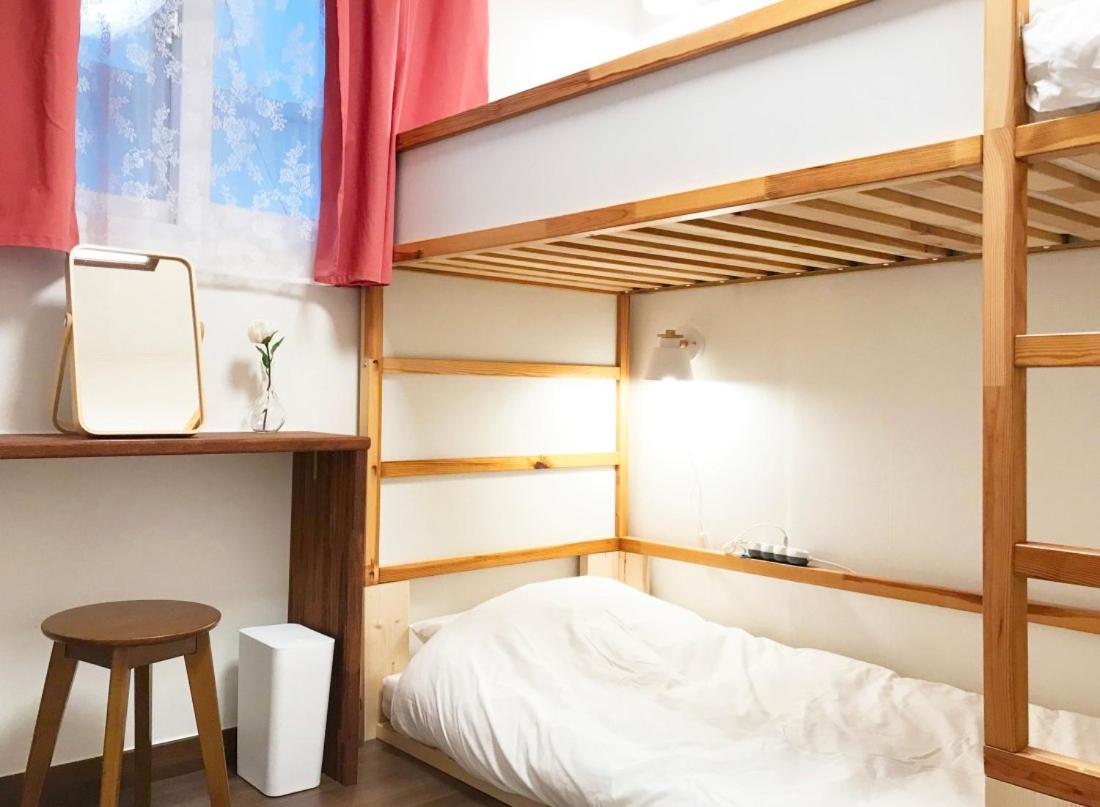 Twin Room with Private Bathroom photo 2