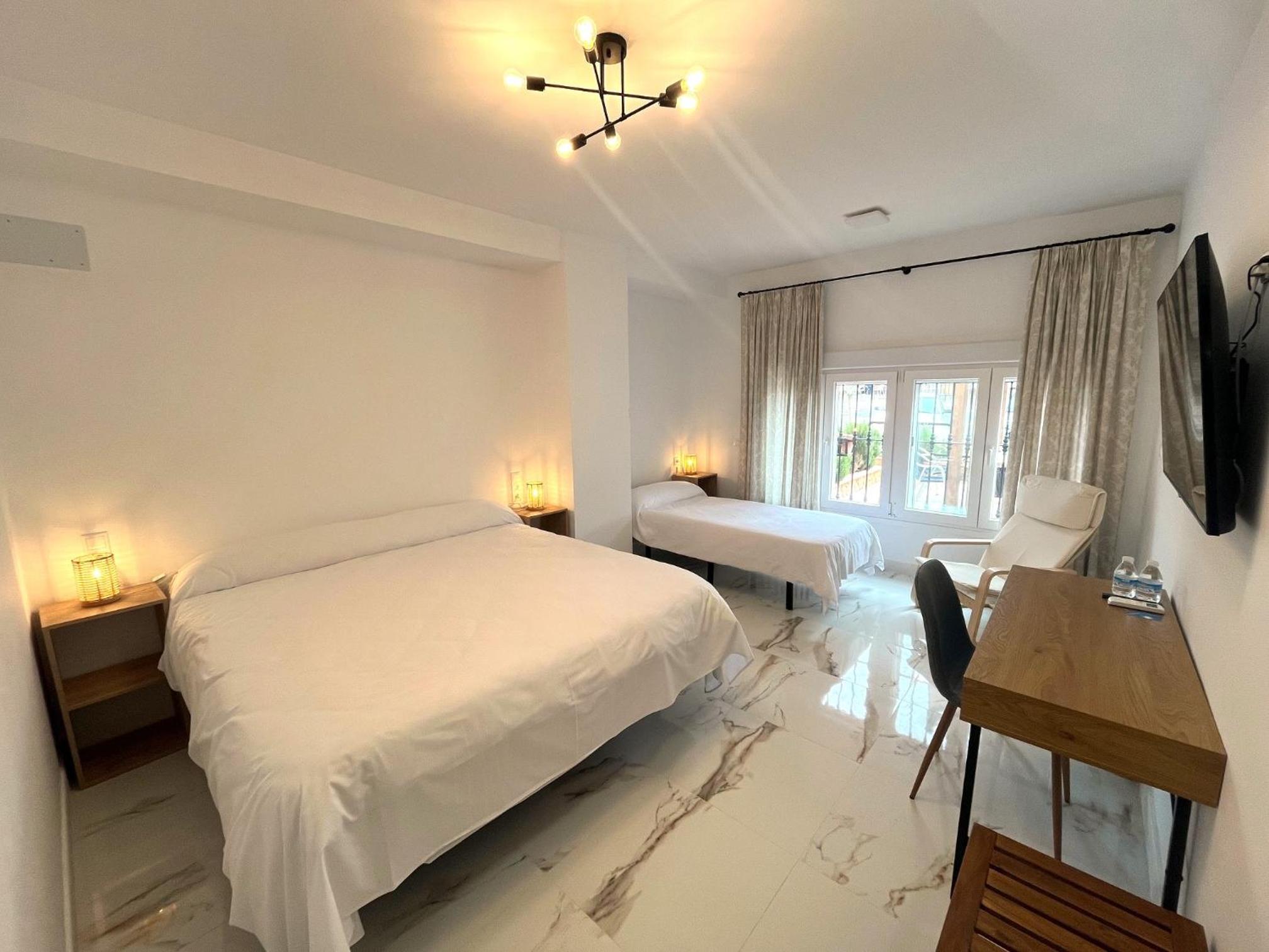 Standard Triple Room - Photo 2