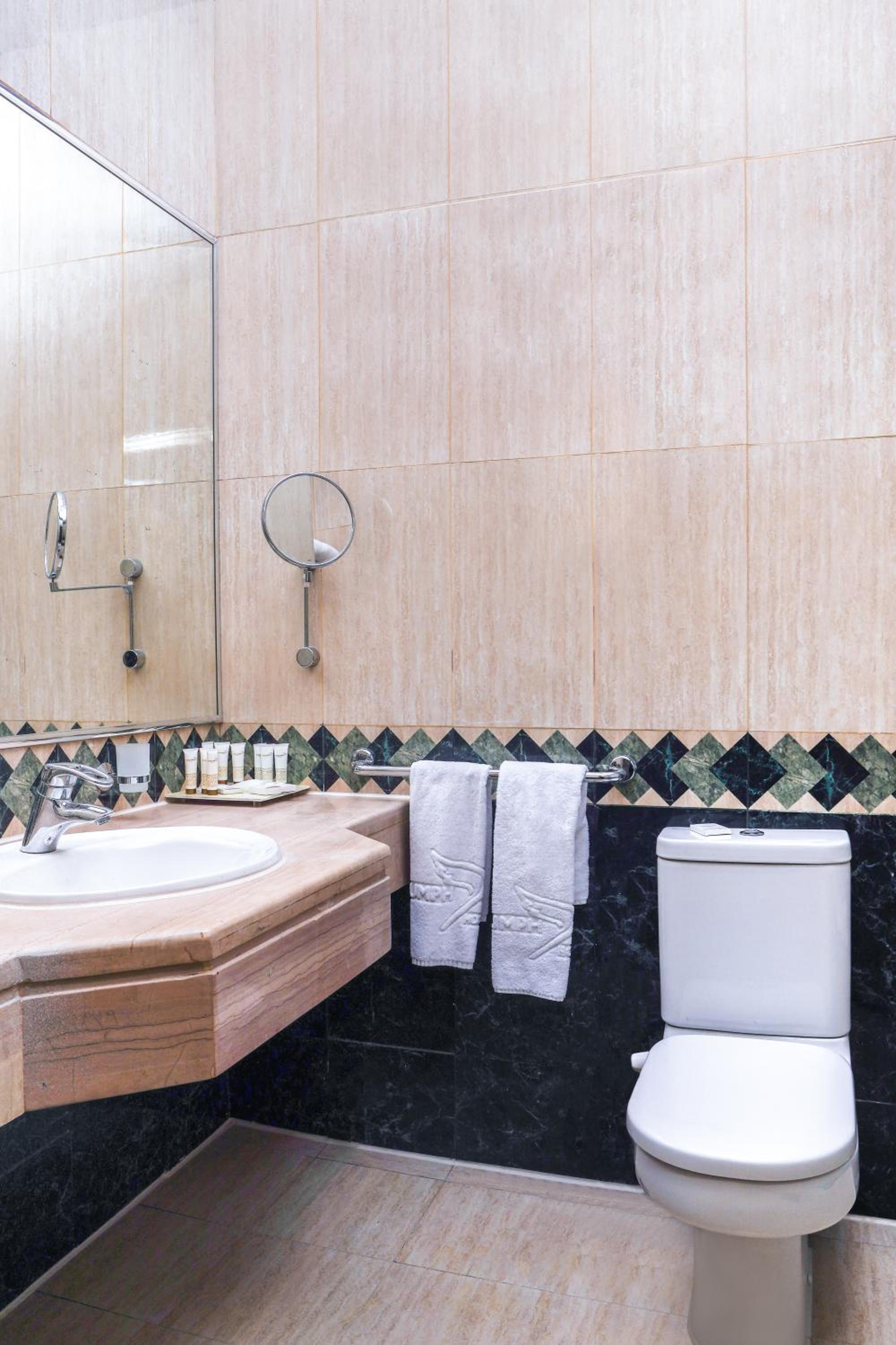 Executive Junior Suite thumbnail 5