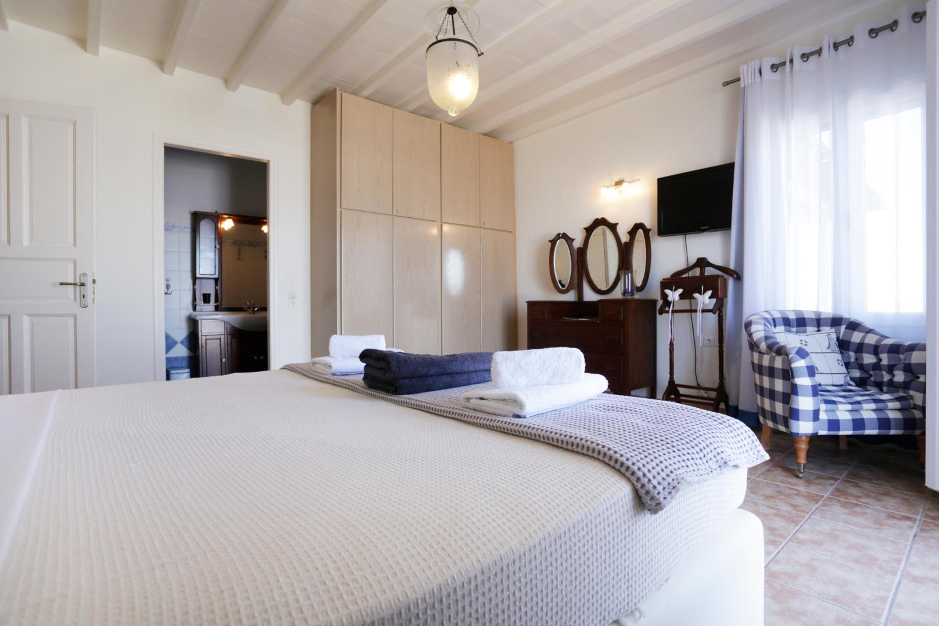 Three-Bedroom Villa photo 2
