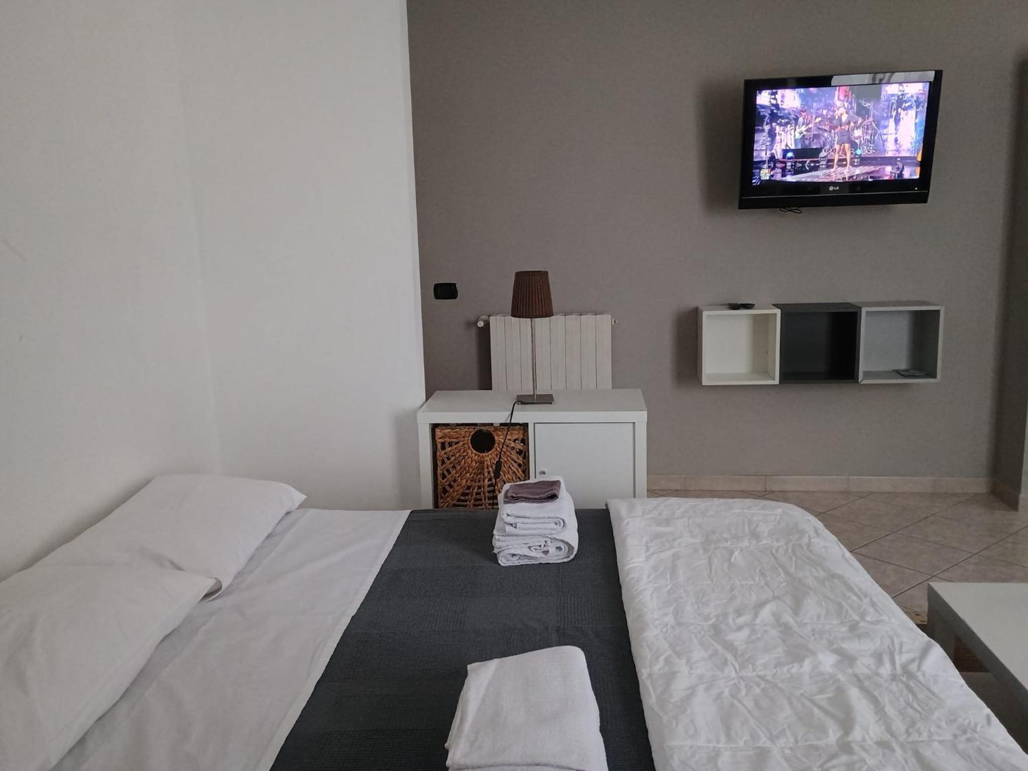 One-Bedroom House photo 1