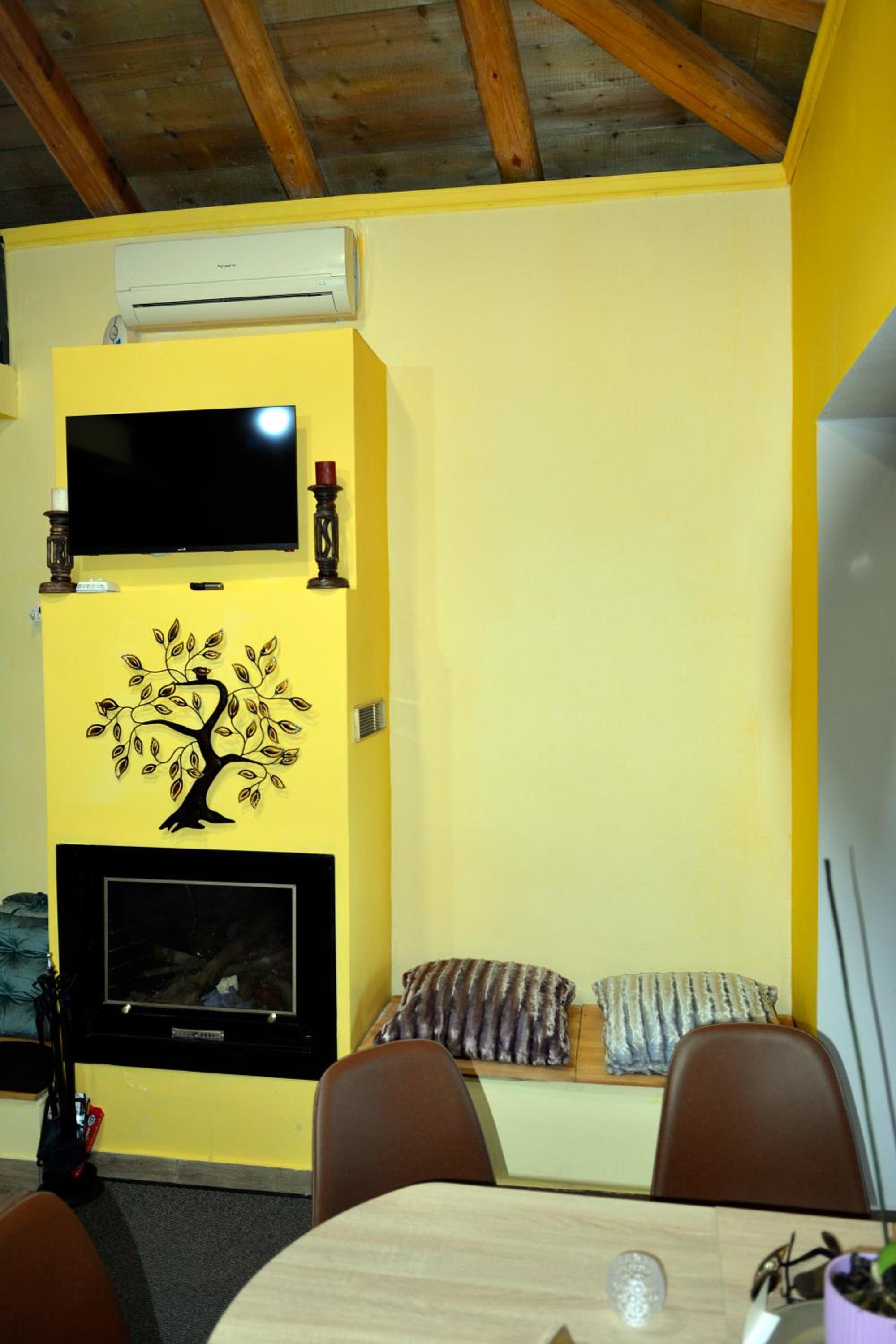 Three-Bedroom House photo 3