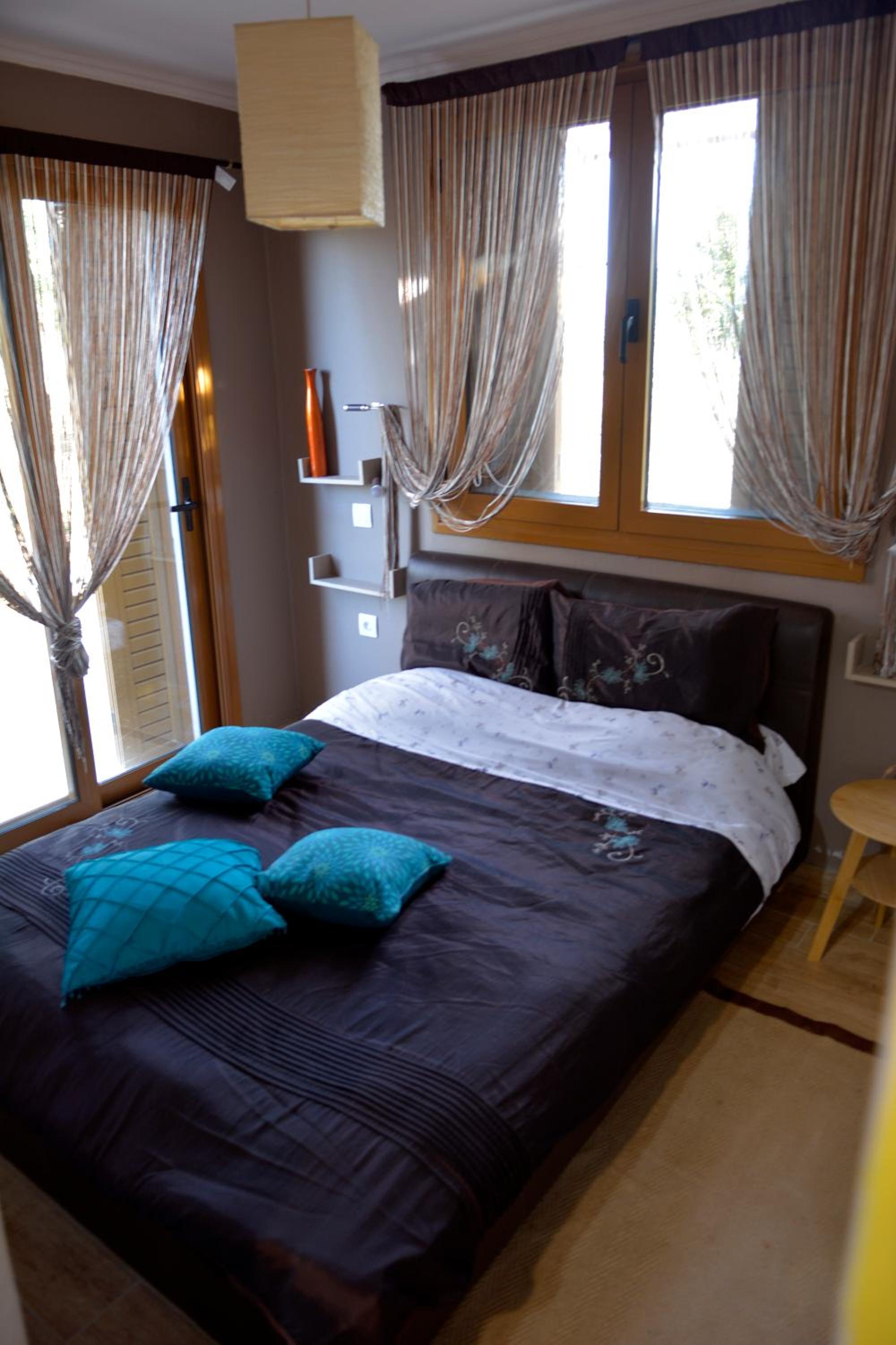 Three-Bedroom House photo 2
