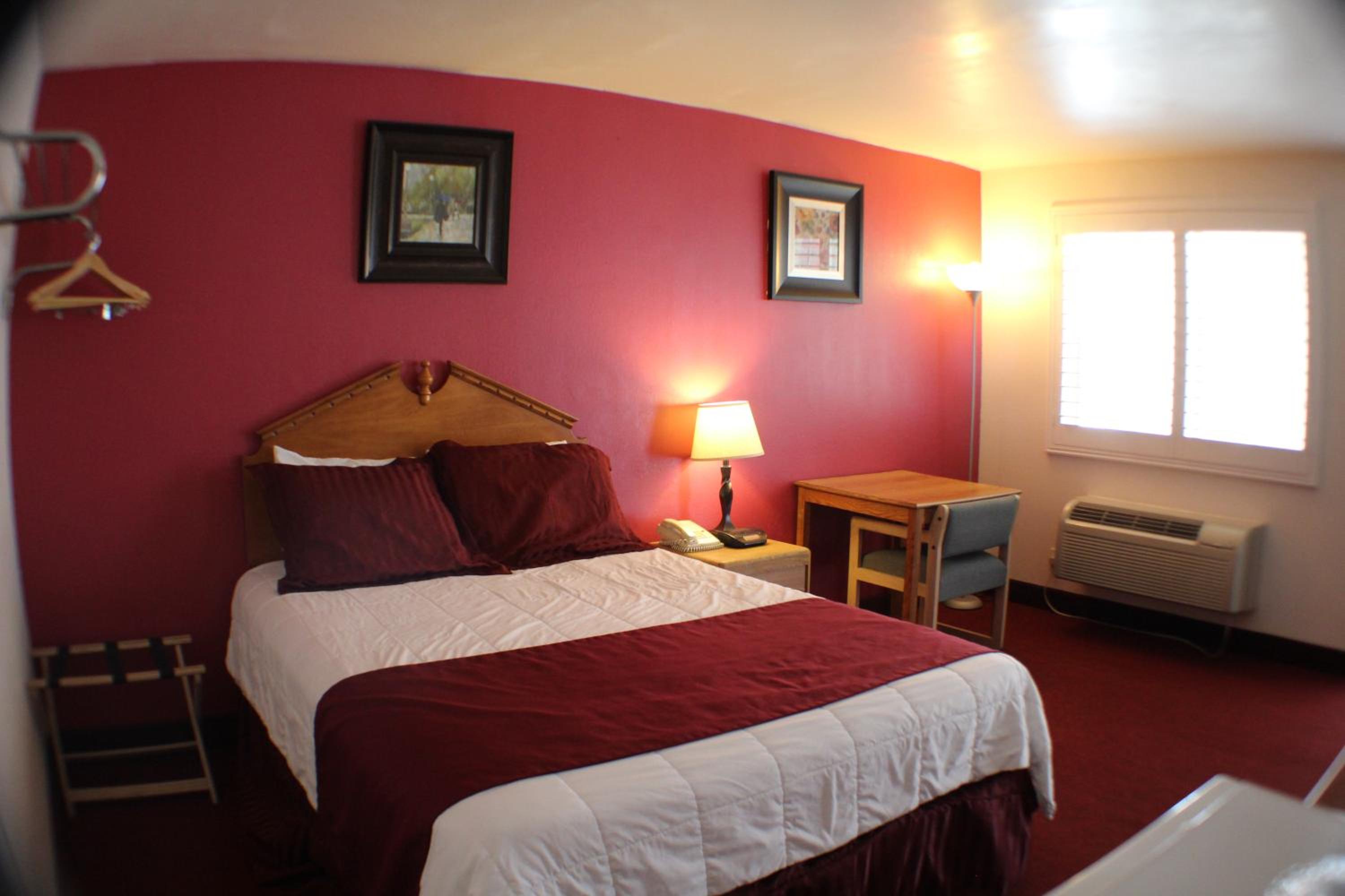 Queen Room - Mobility Access/Non-Smoking - Photo 3