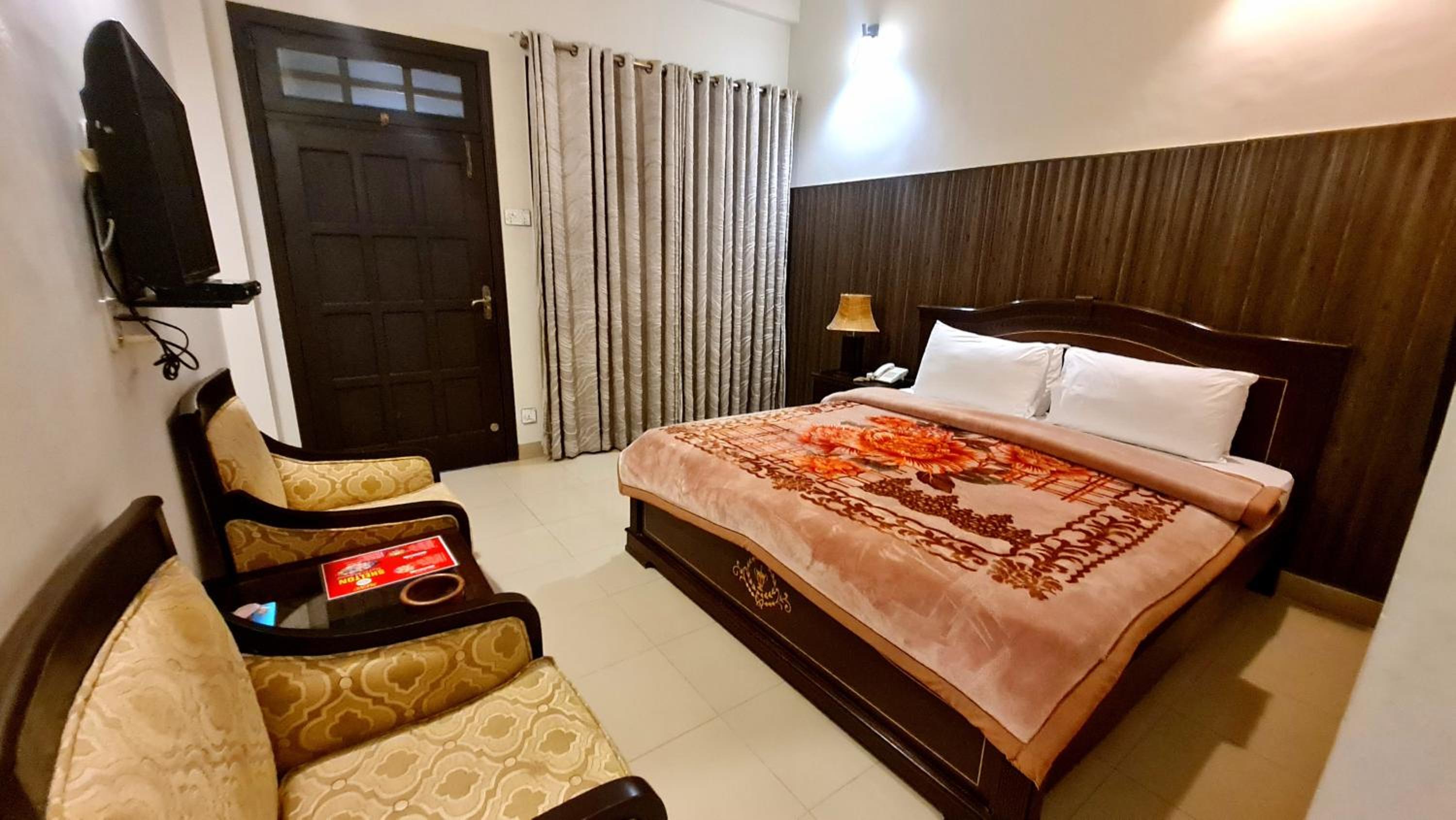 Budget Double Room photo 2