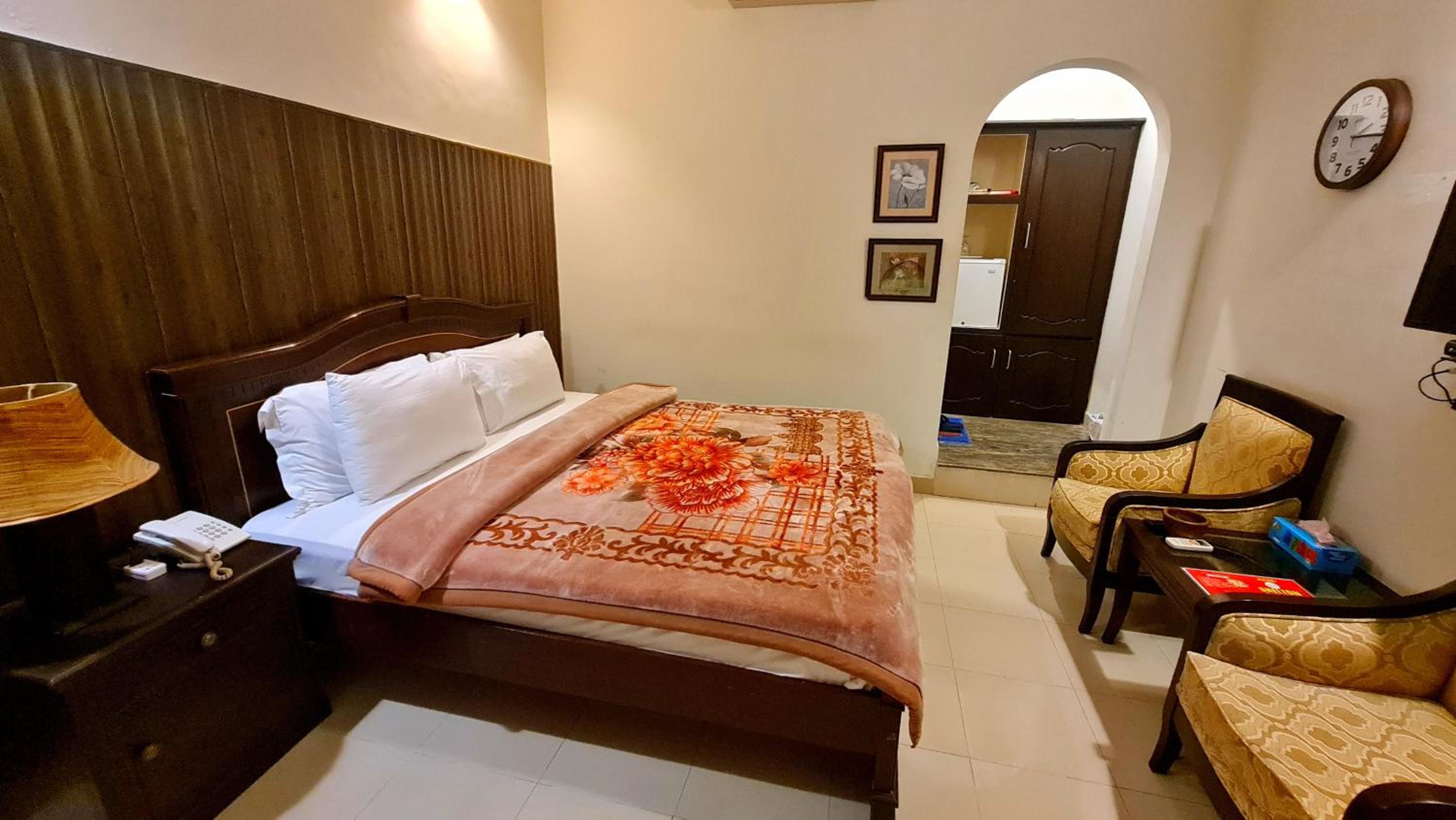 Budget Double Room photo 3