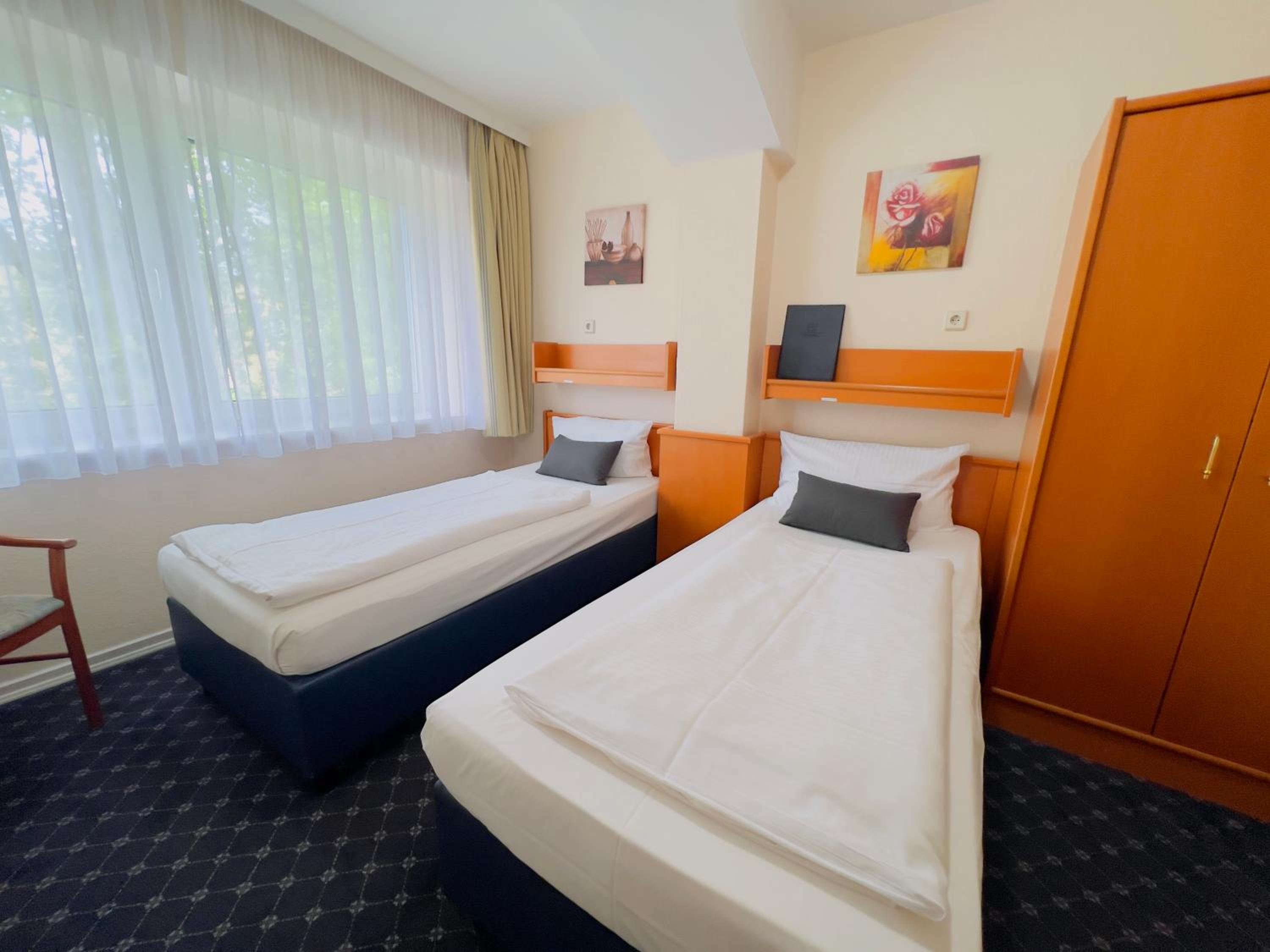 Economy Double Room - Photo 5