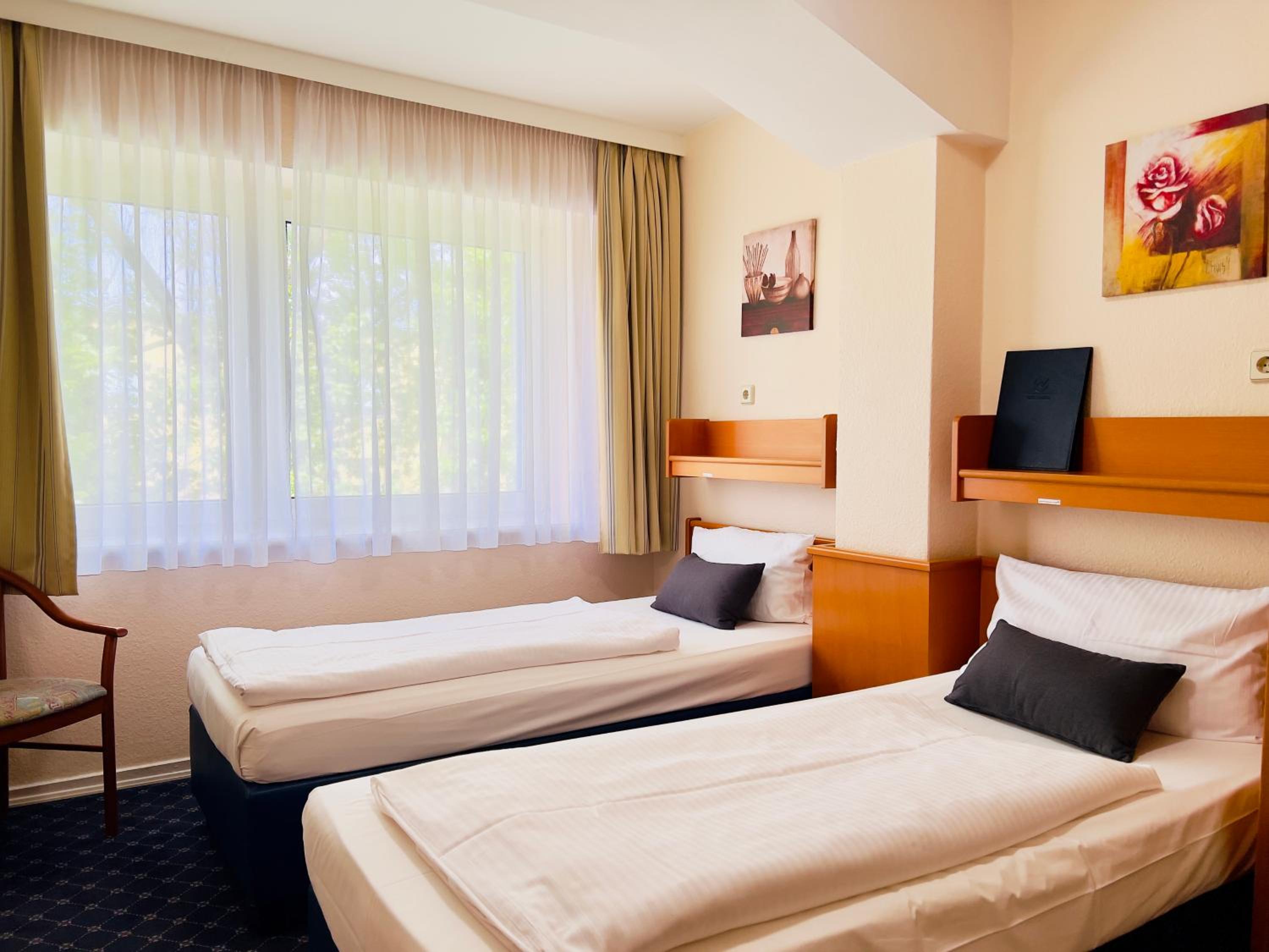 Economy Double Room - Photo 8