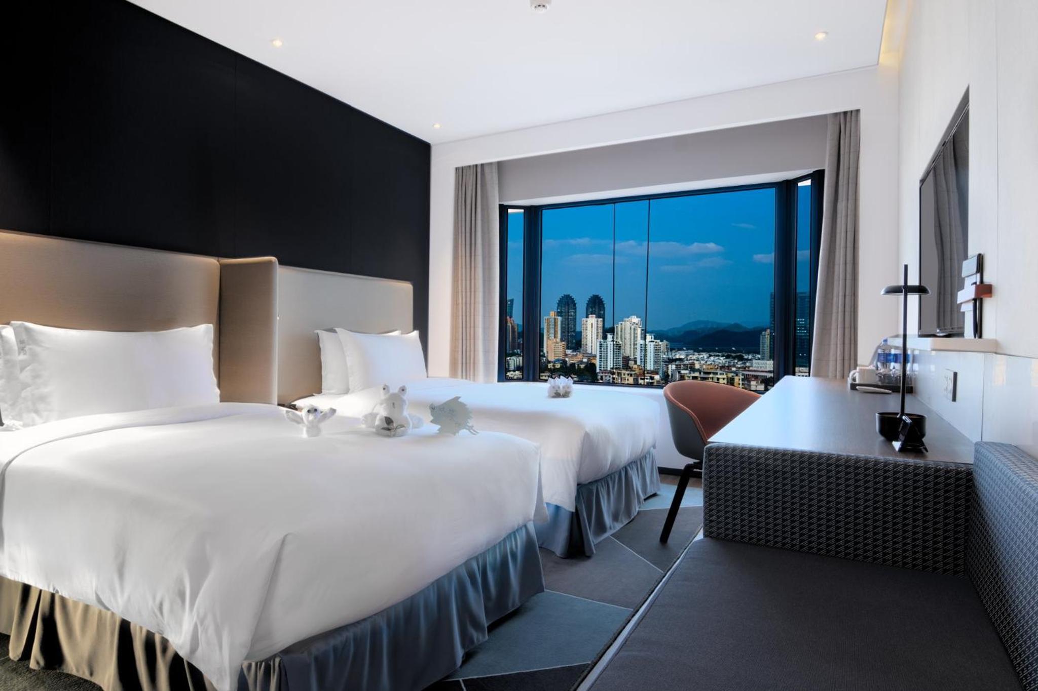 Standard Twin Room with City View and Mini-bar - Photo 2