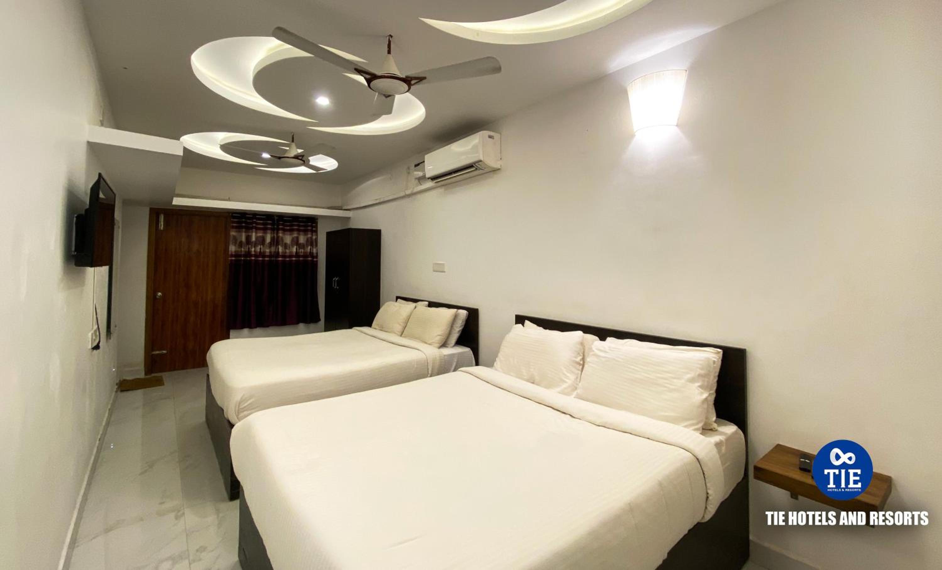 Three-Bedroom Villa - Photo 32
