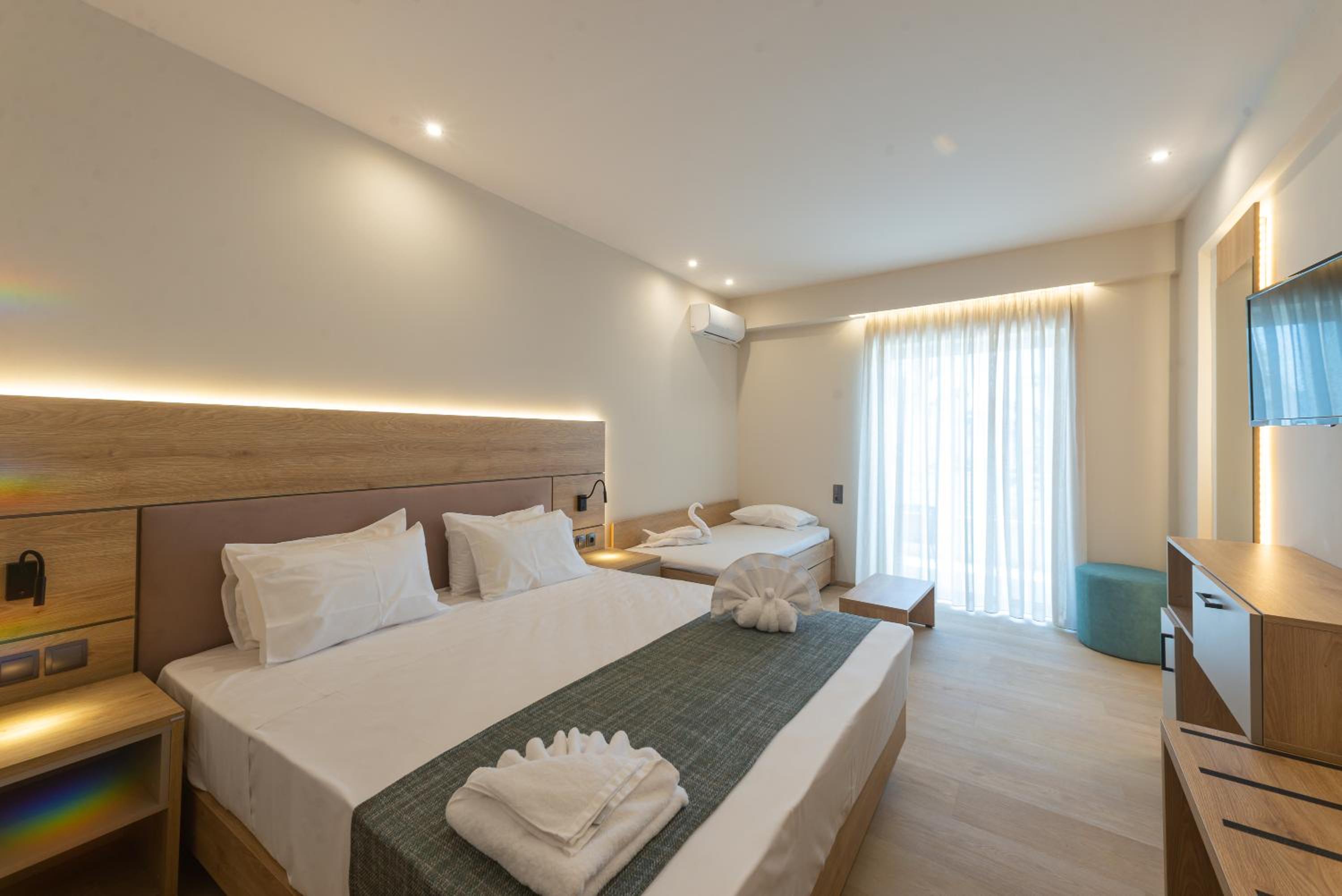 Deluxe Double or Twin Room with Sea View photo 2
