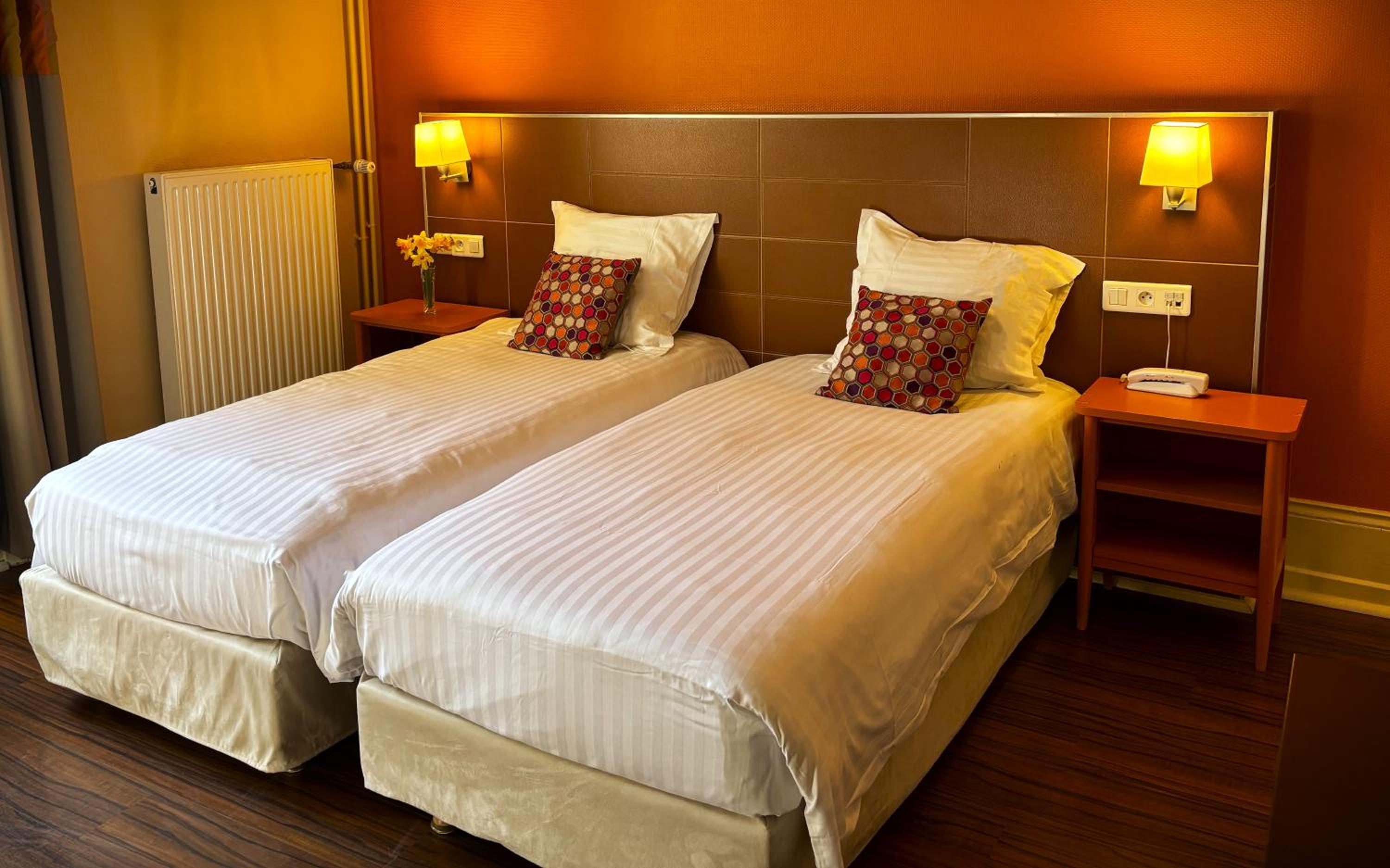 Superior Studio with Twin Beds - Photo 7