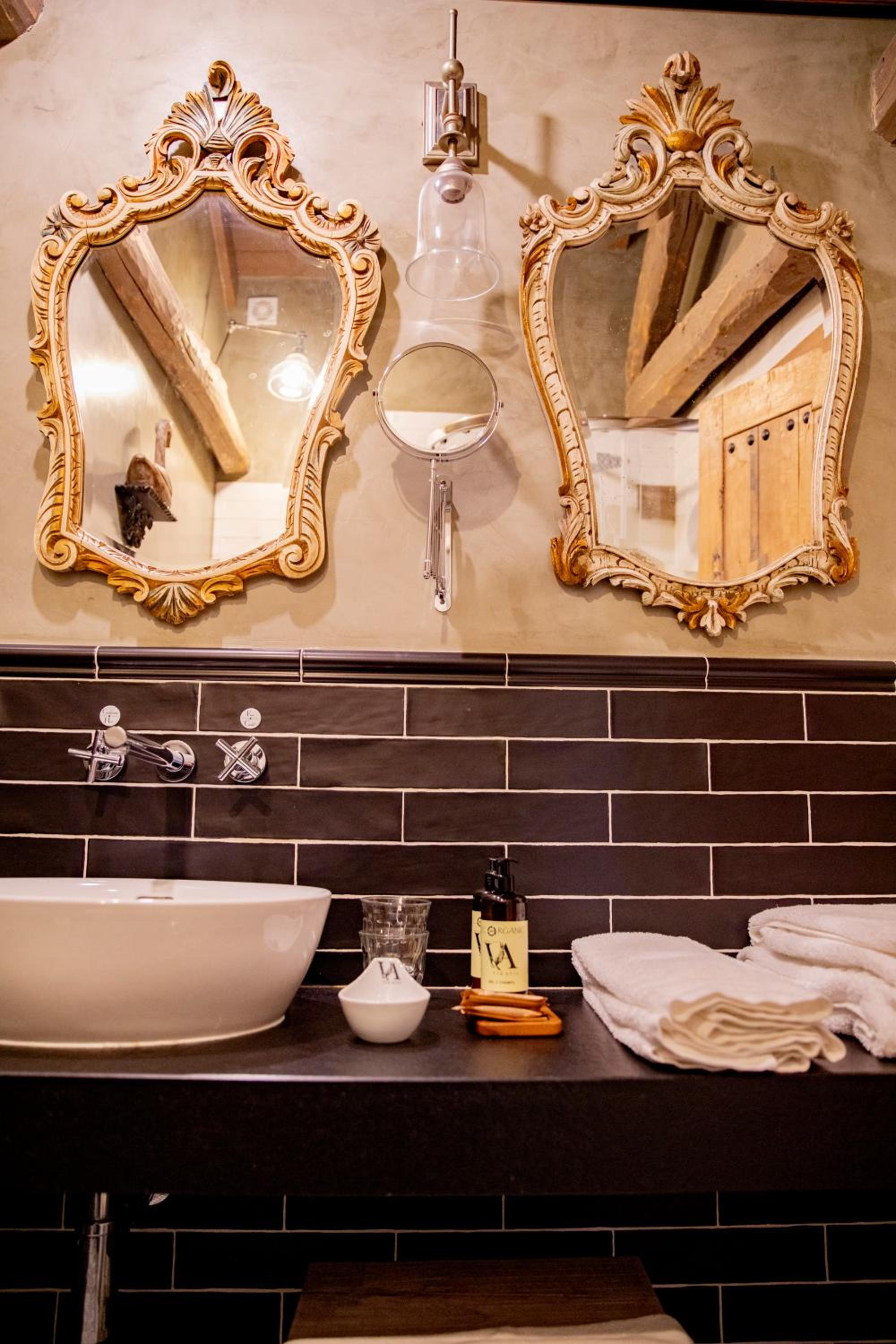 Double Room with Private Bathroom - Photo 5