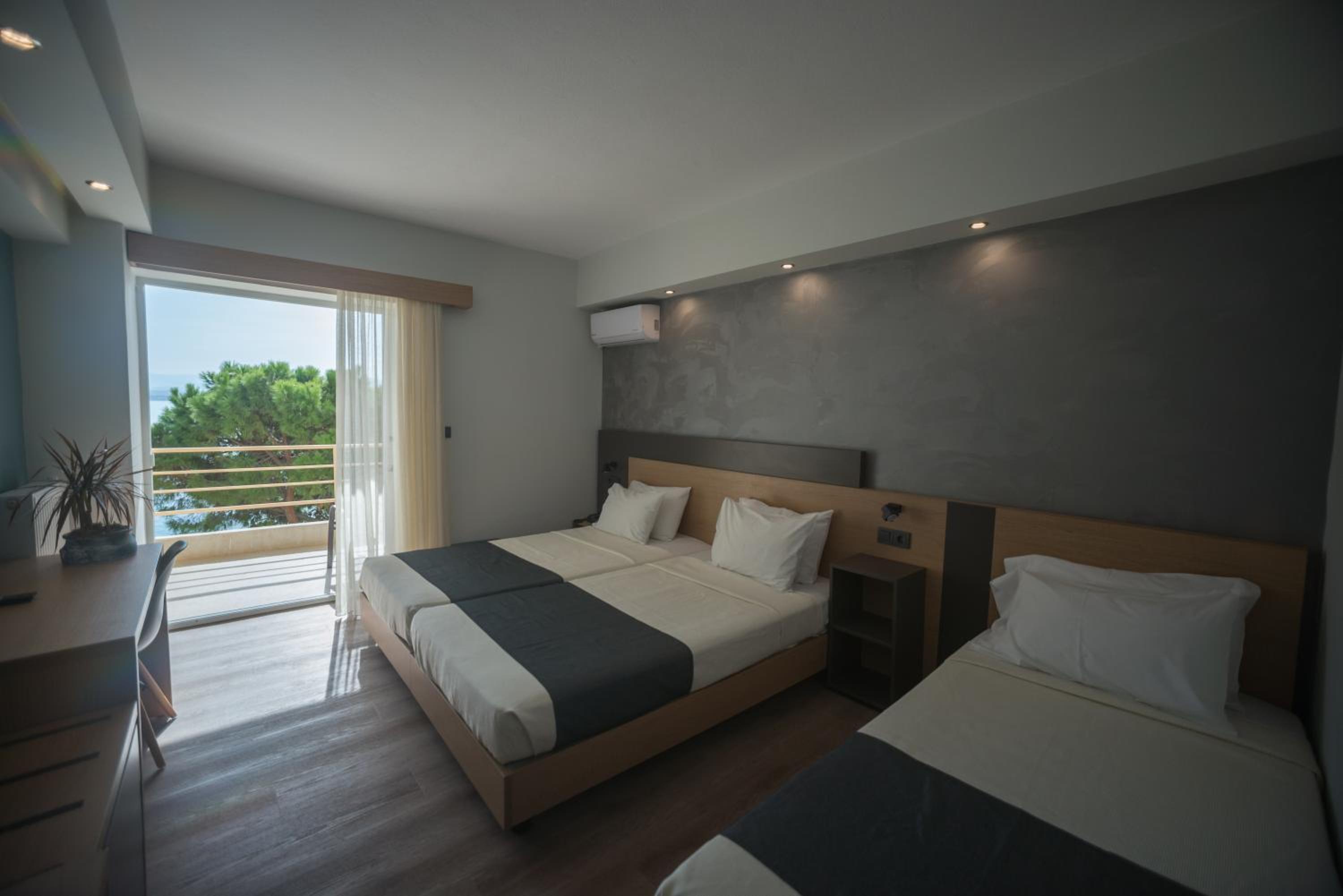 Superior Twin Room with Sea View photo 2