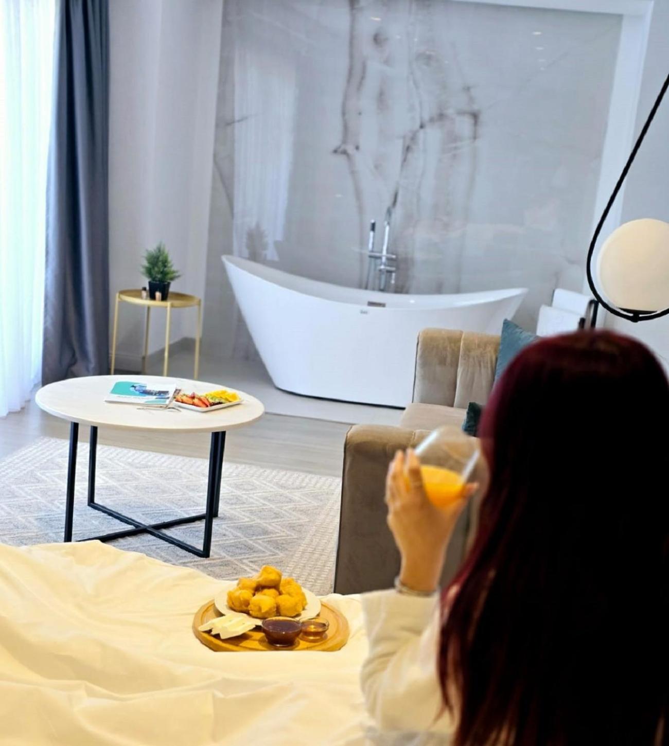 King Room with Spa Bath
