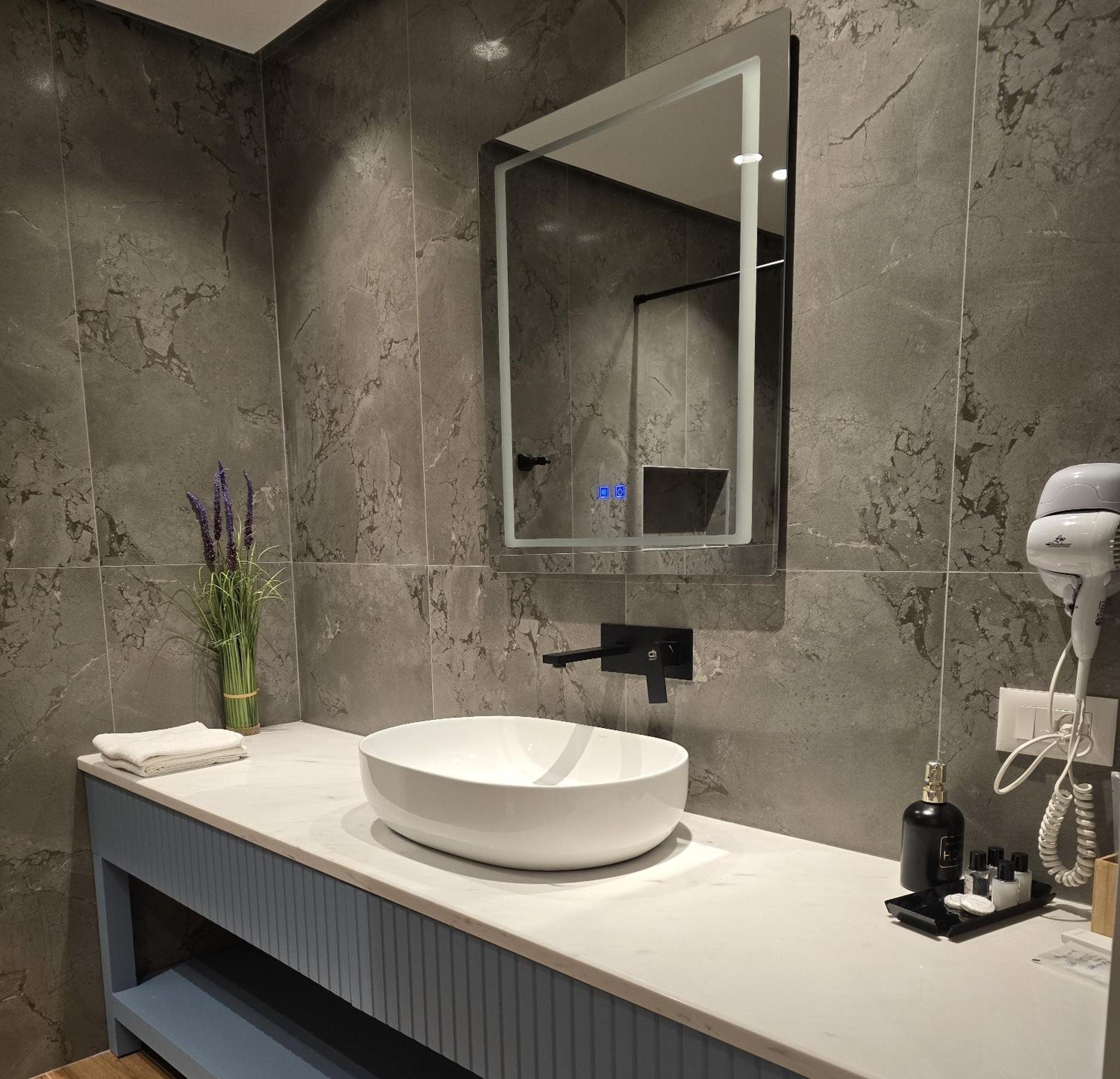 King Room with Spa Bath photo 2