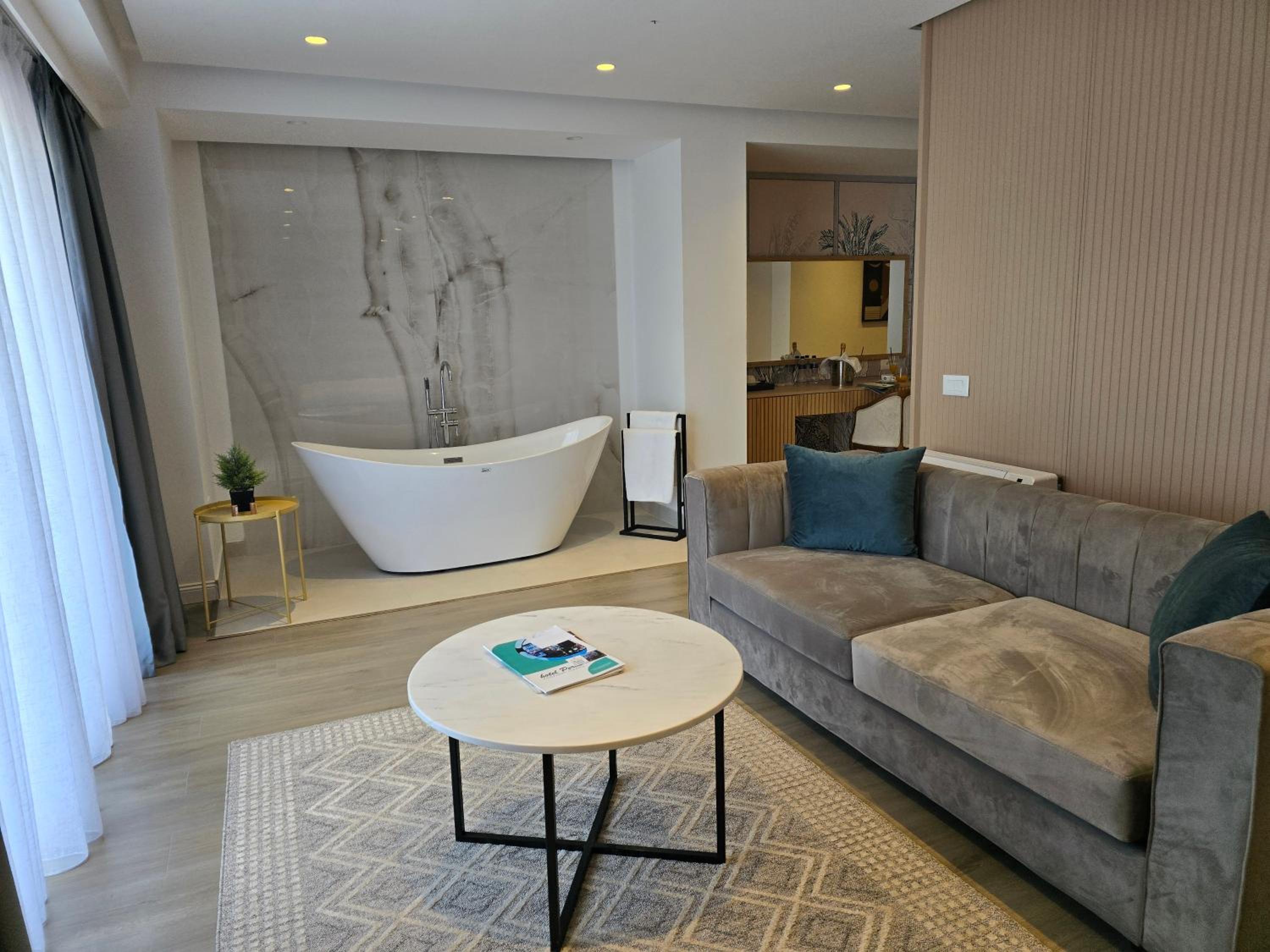 King Room with Spa Bath photo 3