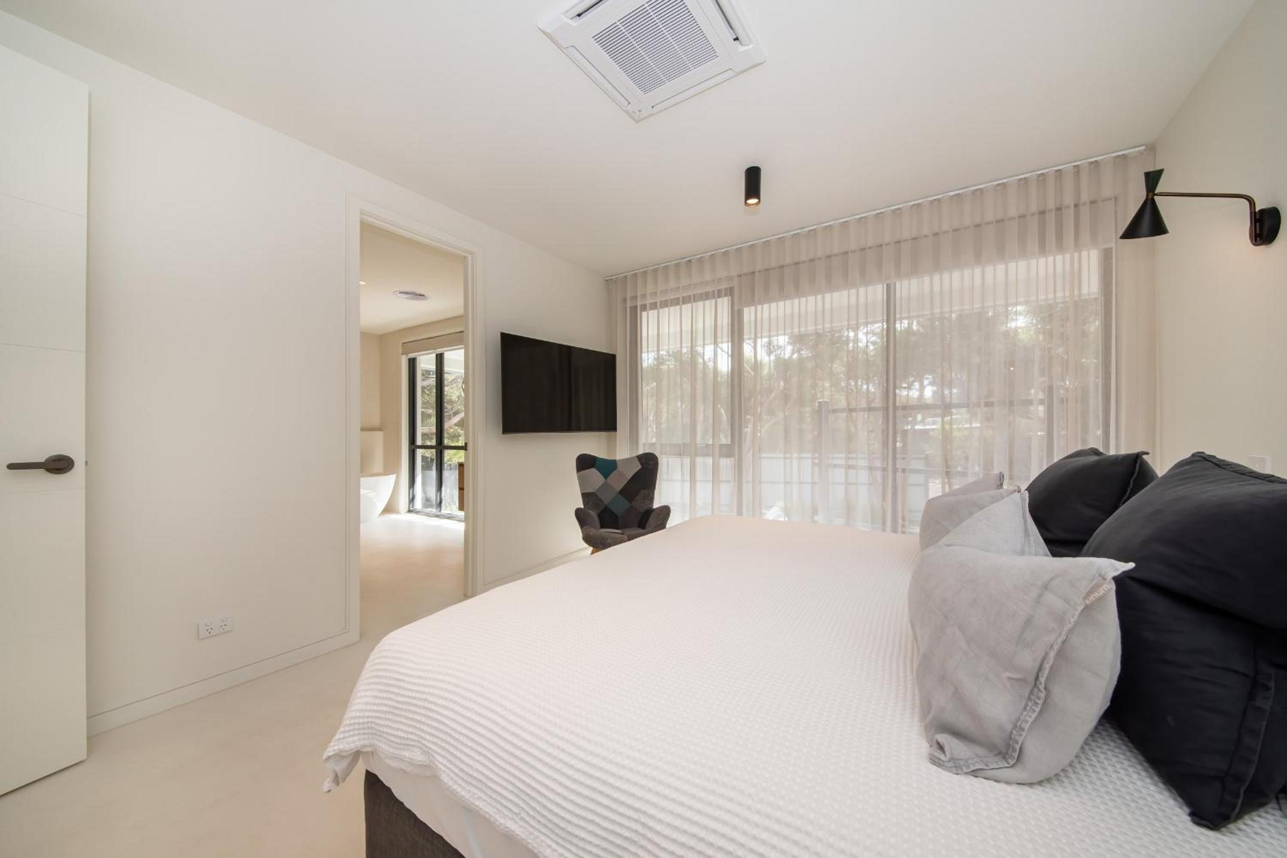 Four-Bedroom House photo 1