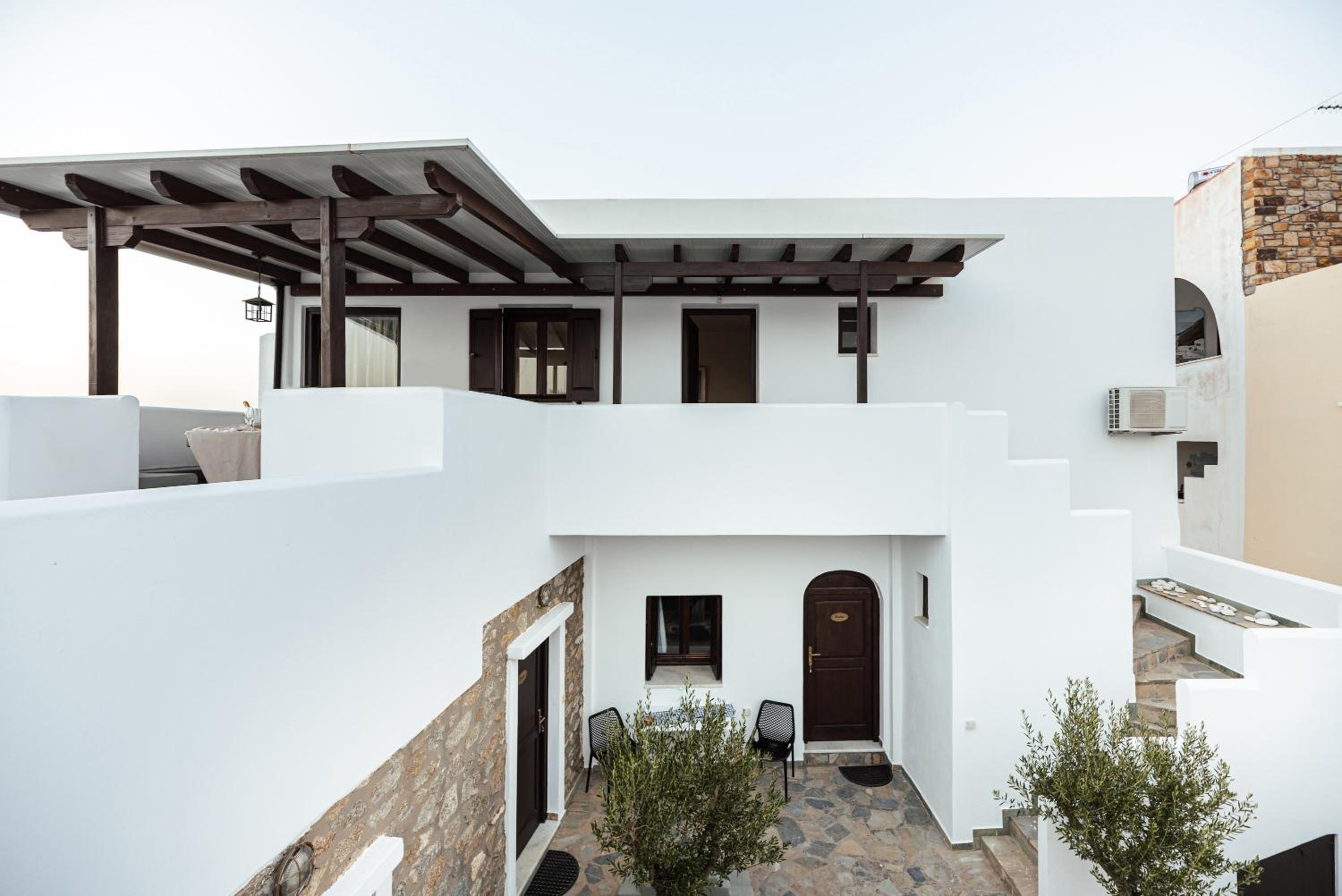 Deluxe Triple Room with Sea View photo 3
