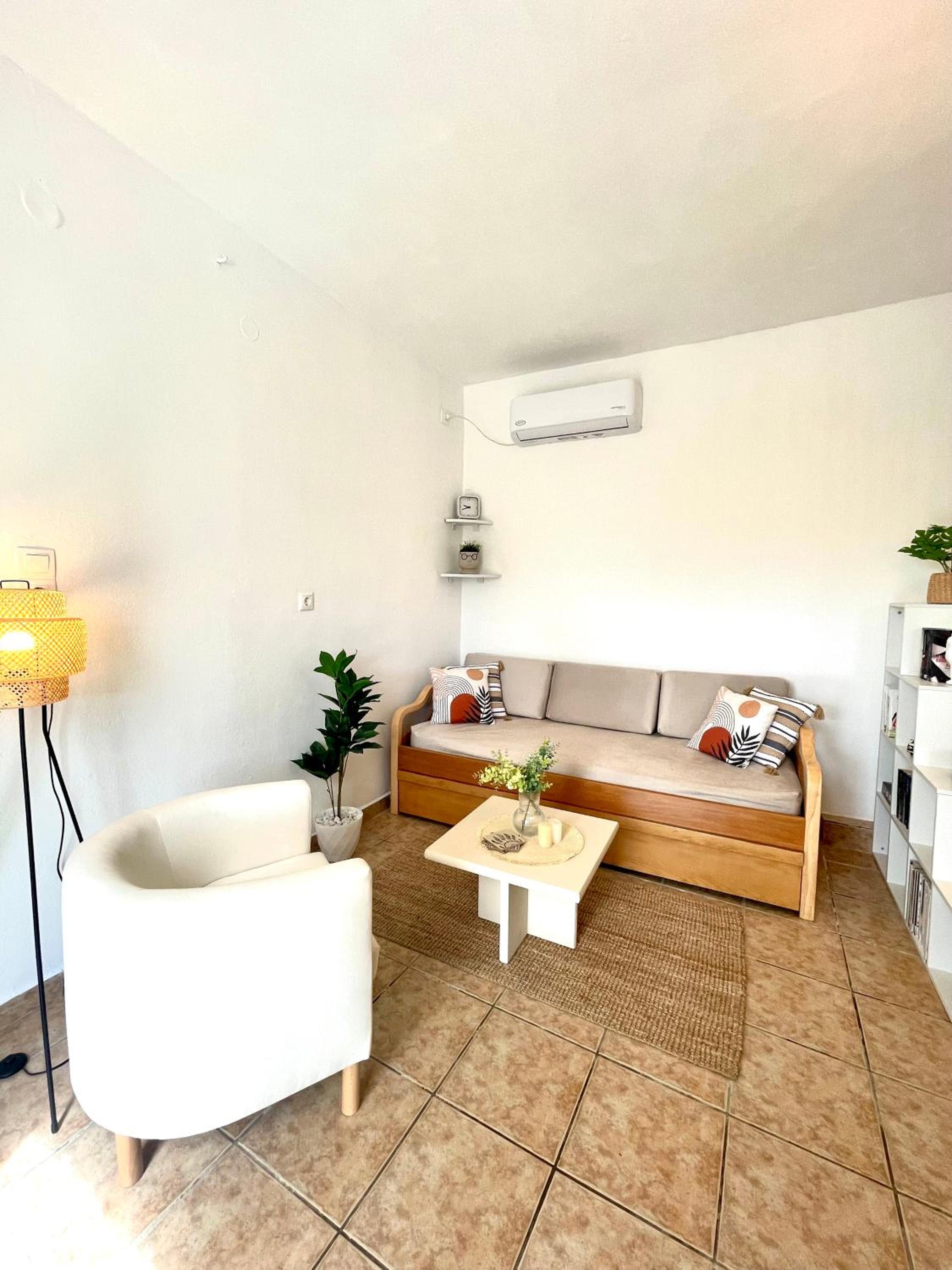 One-Bedroom House photo 1