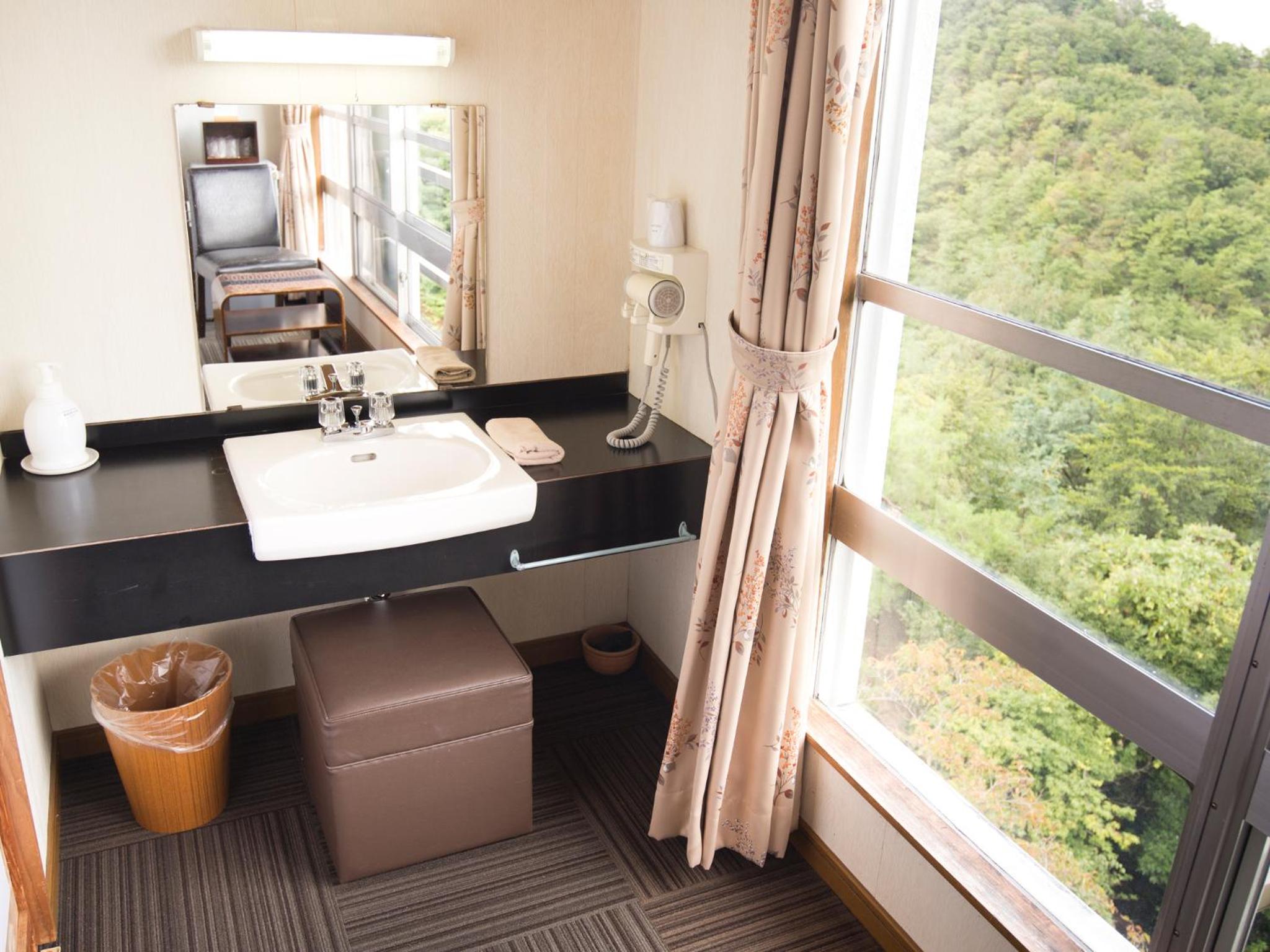 Japanese Style Room 18sqm with Mountain View - Non Smoking thumbnail 5