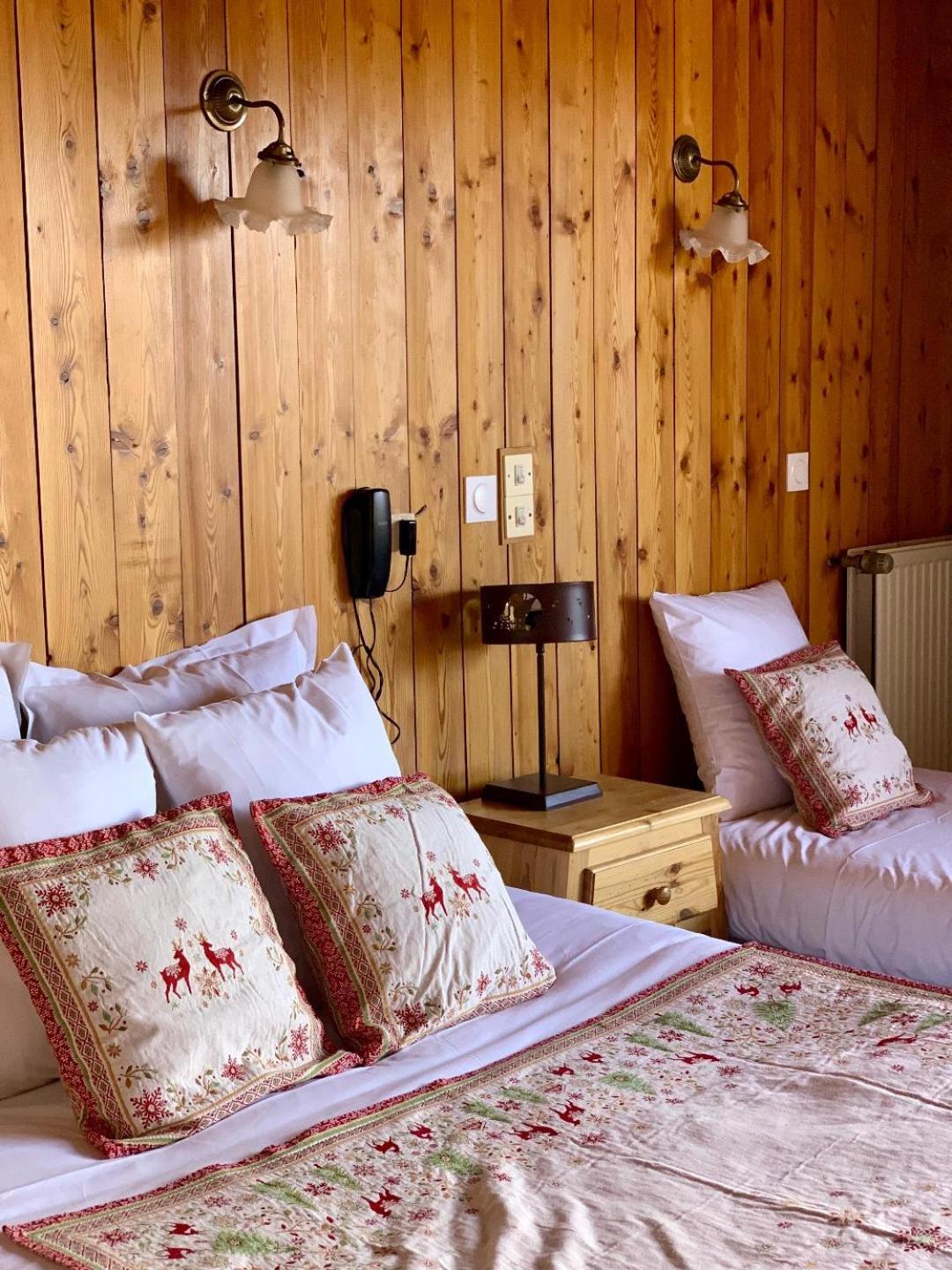 Quadruple Room - Le Montagnou photo 3
