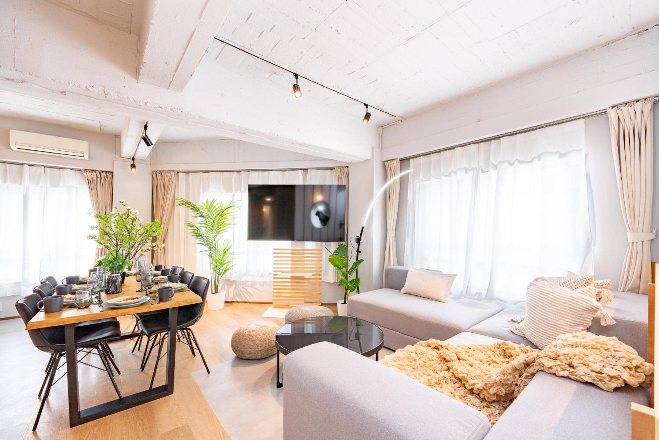 One-Bedroom Apartment photo 1