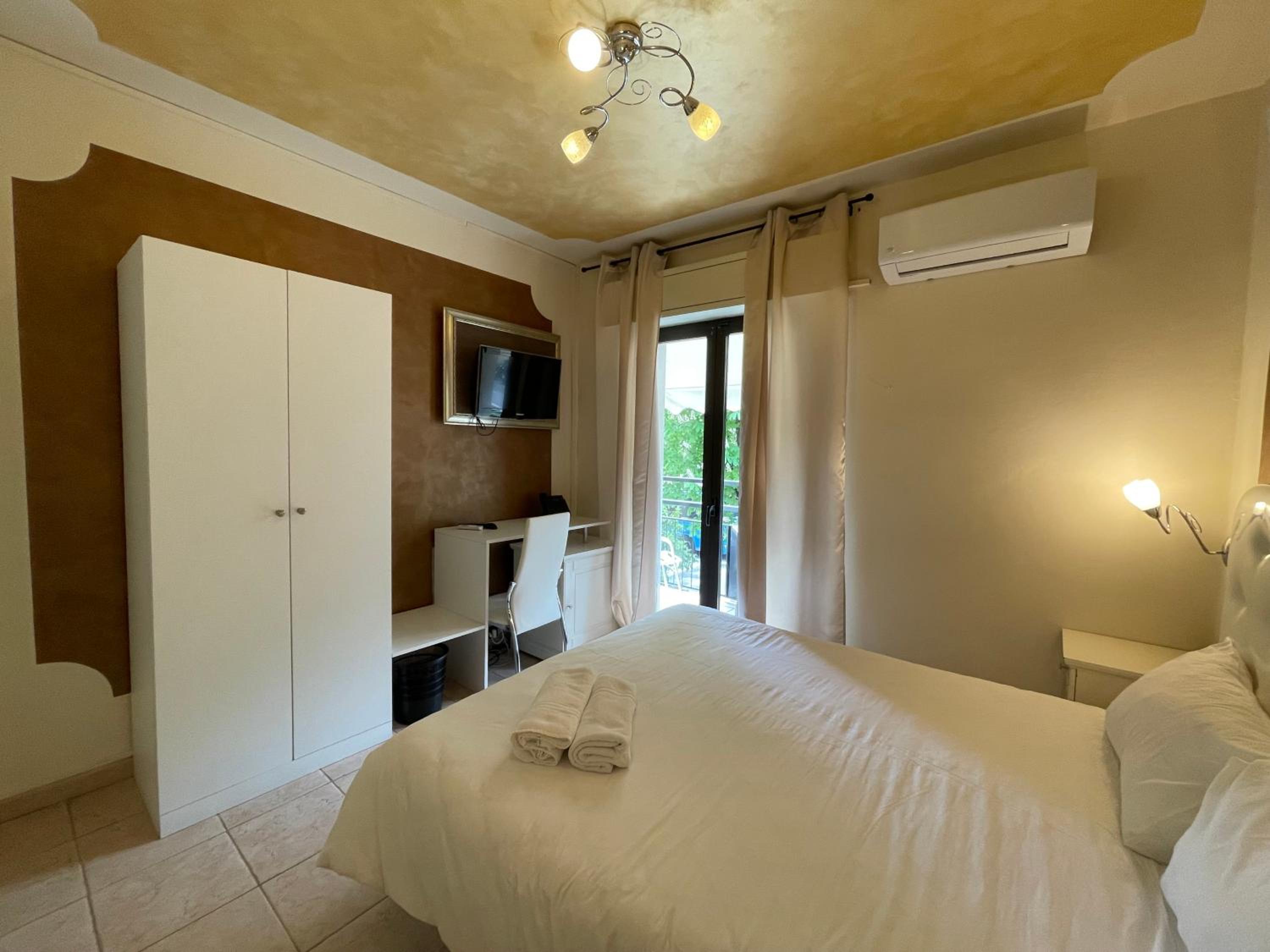 Double Room with Balcony photo 3