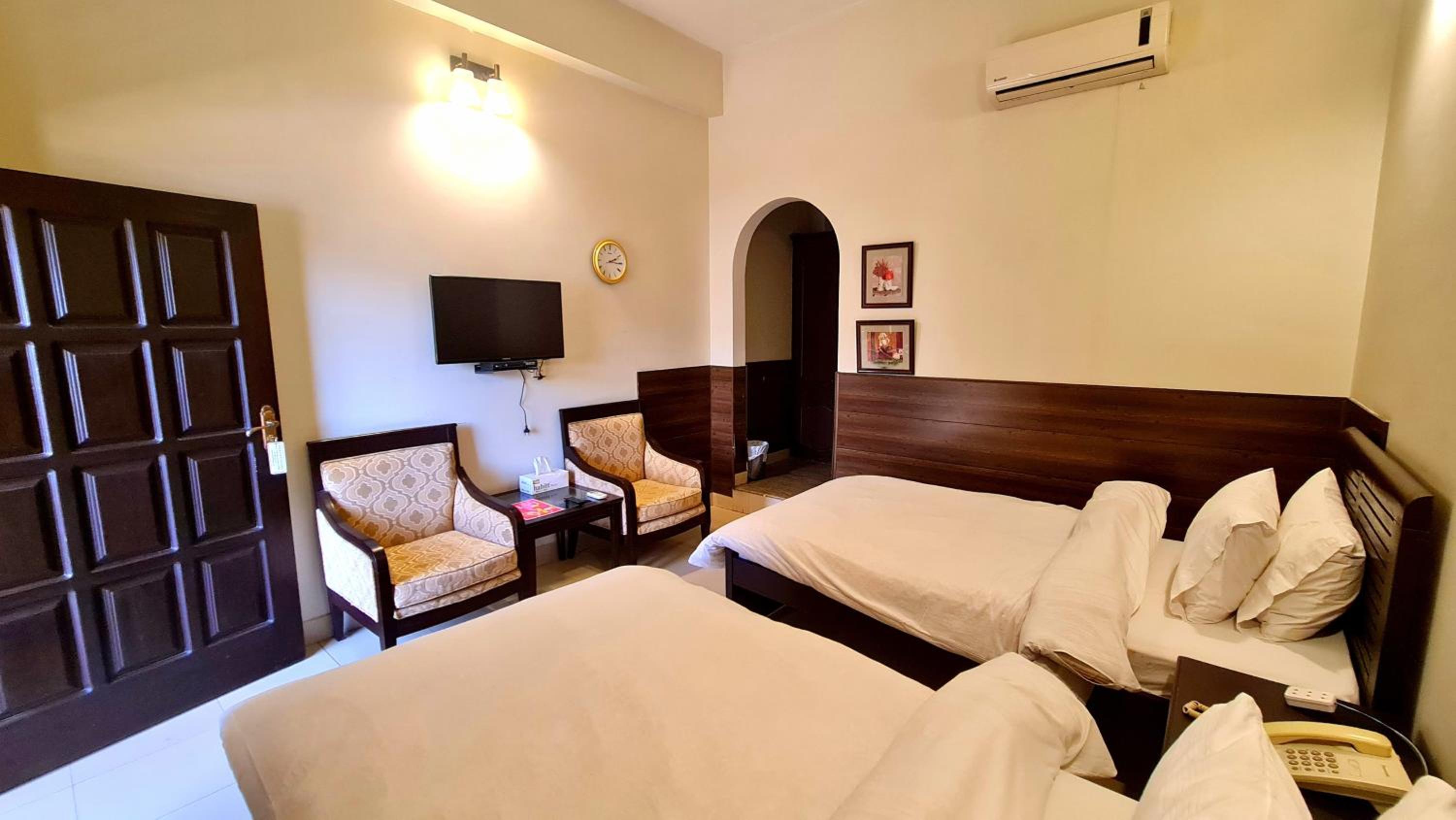 Budget Twin Room photo 2