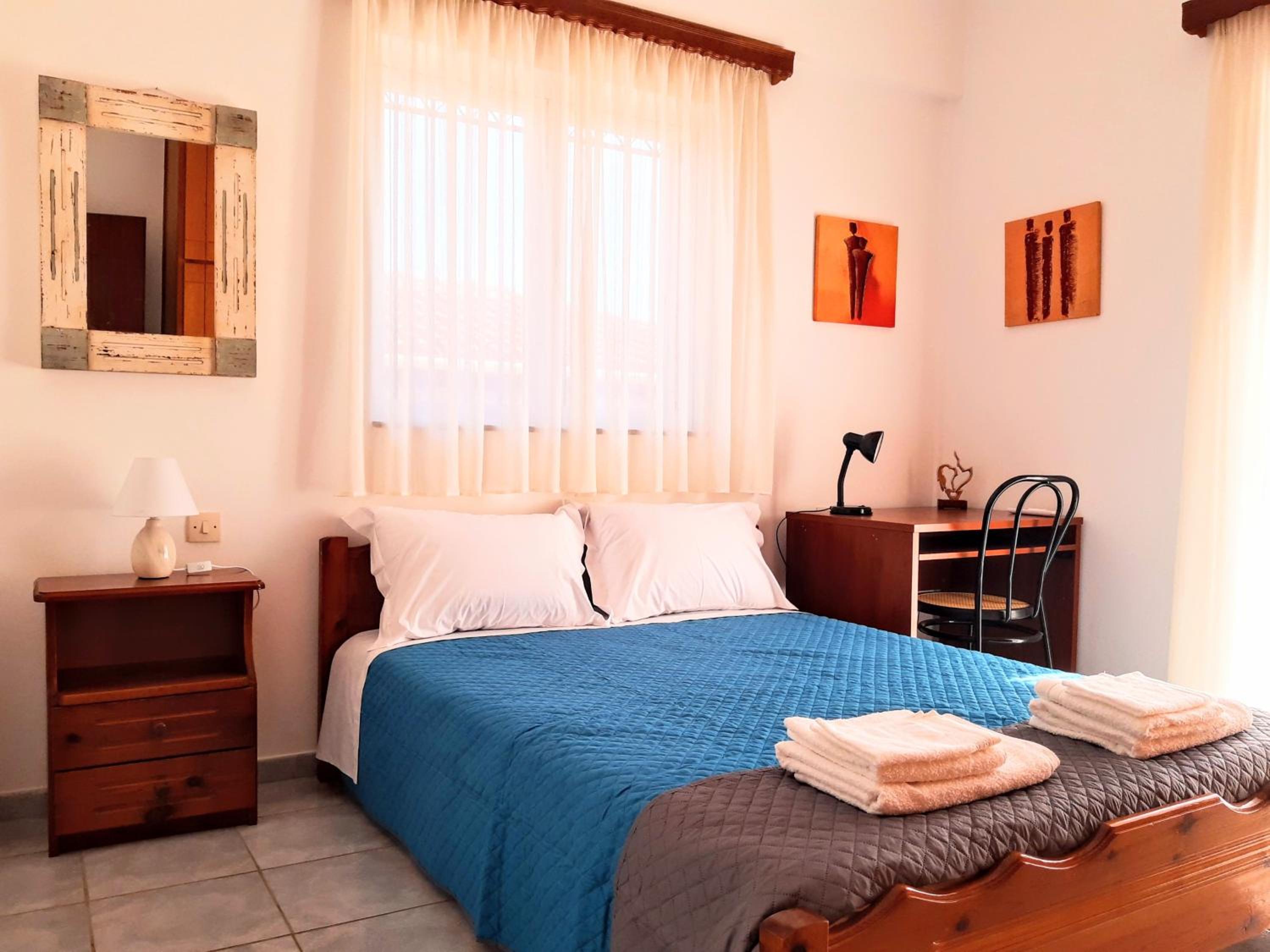 One-Bedroom Apartment photo 2