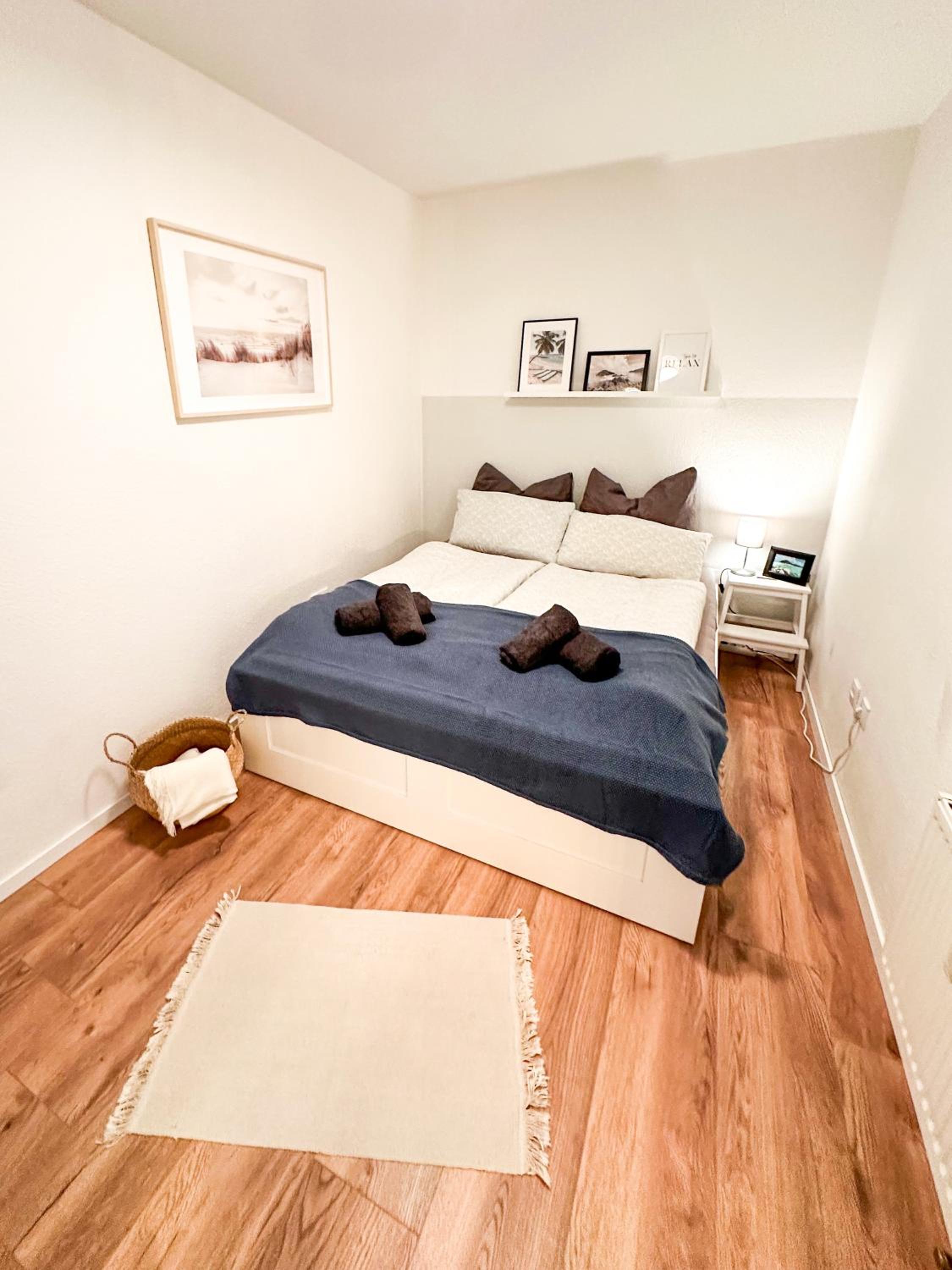 One-Bedroom Apartment photo 1
