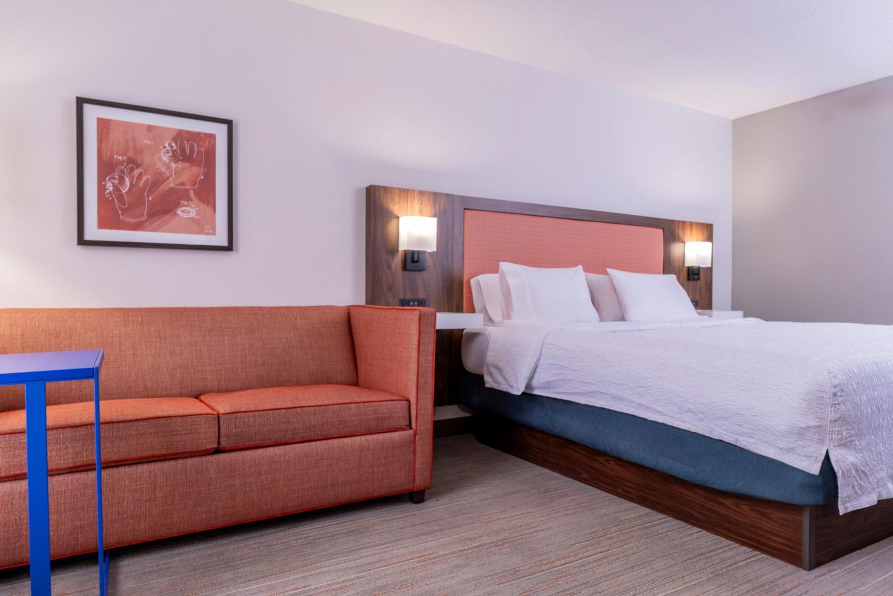 King Room with Sofa Bed - Hearing Accessible/Non-Smoking - Photo 3