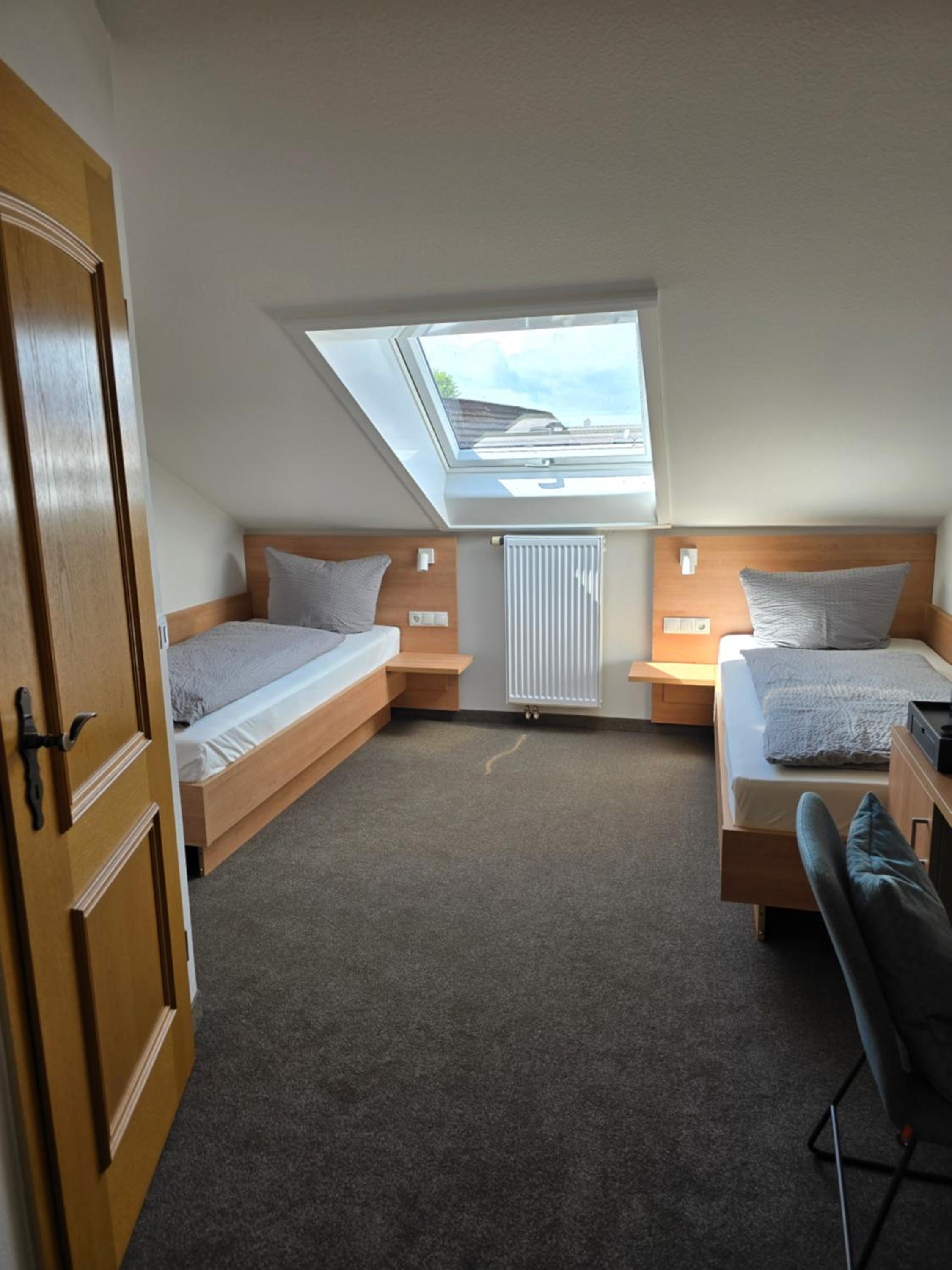 Double or Twin Room with Shower - Photo 8