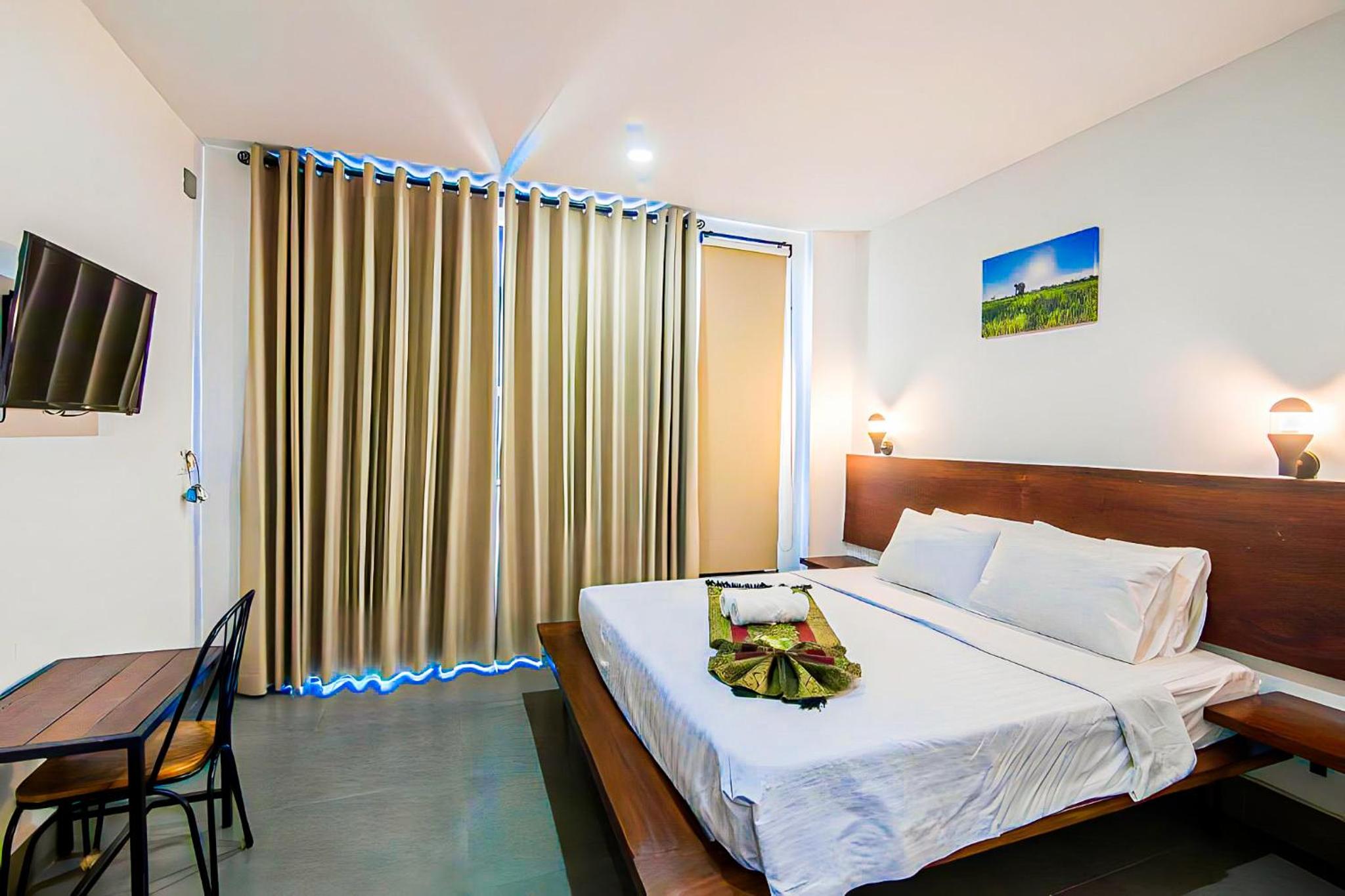 Deluxe Double Room with Balcony - Photo 2