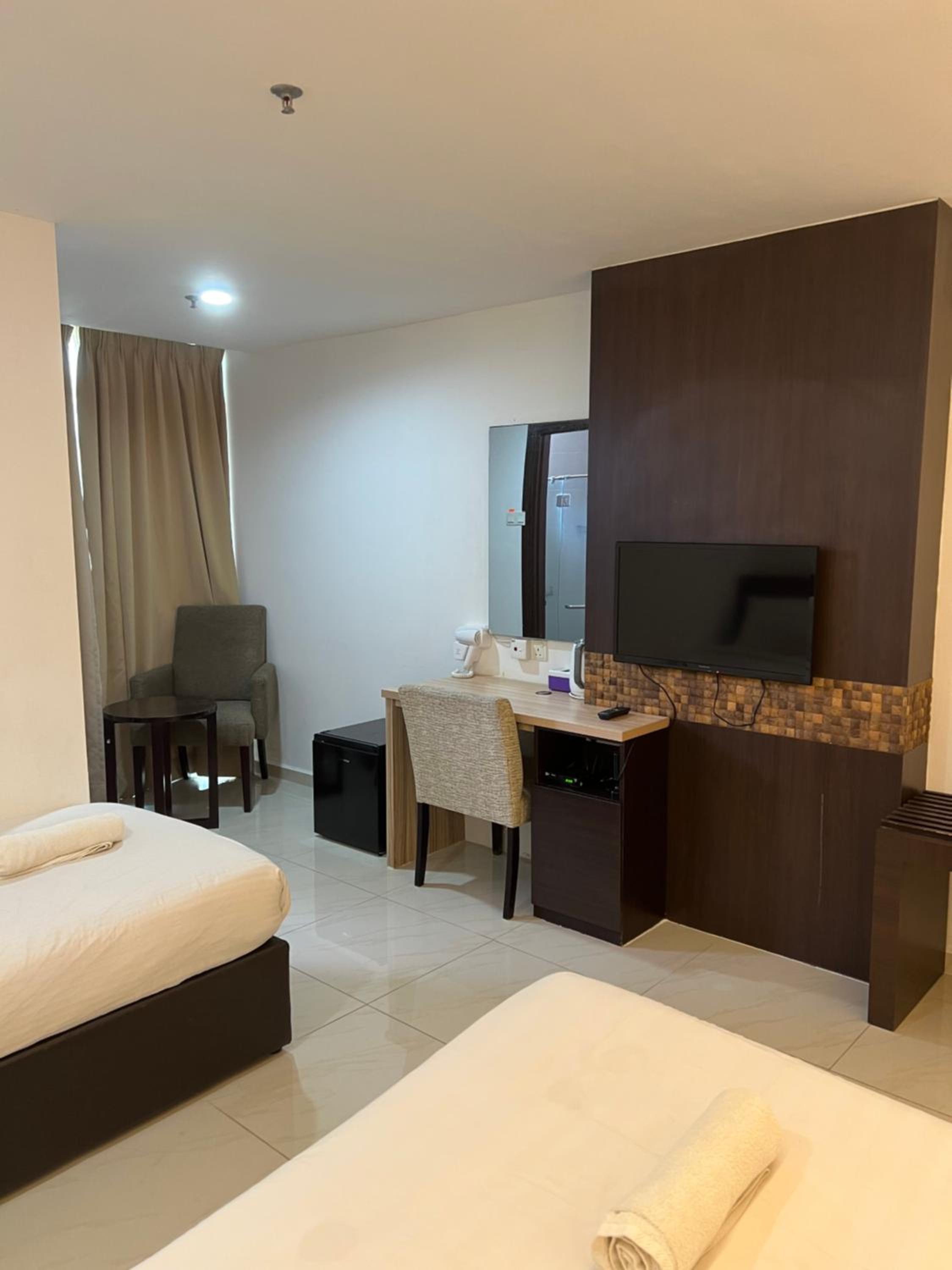 Twin Room with Shower photo 2