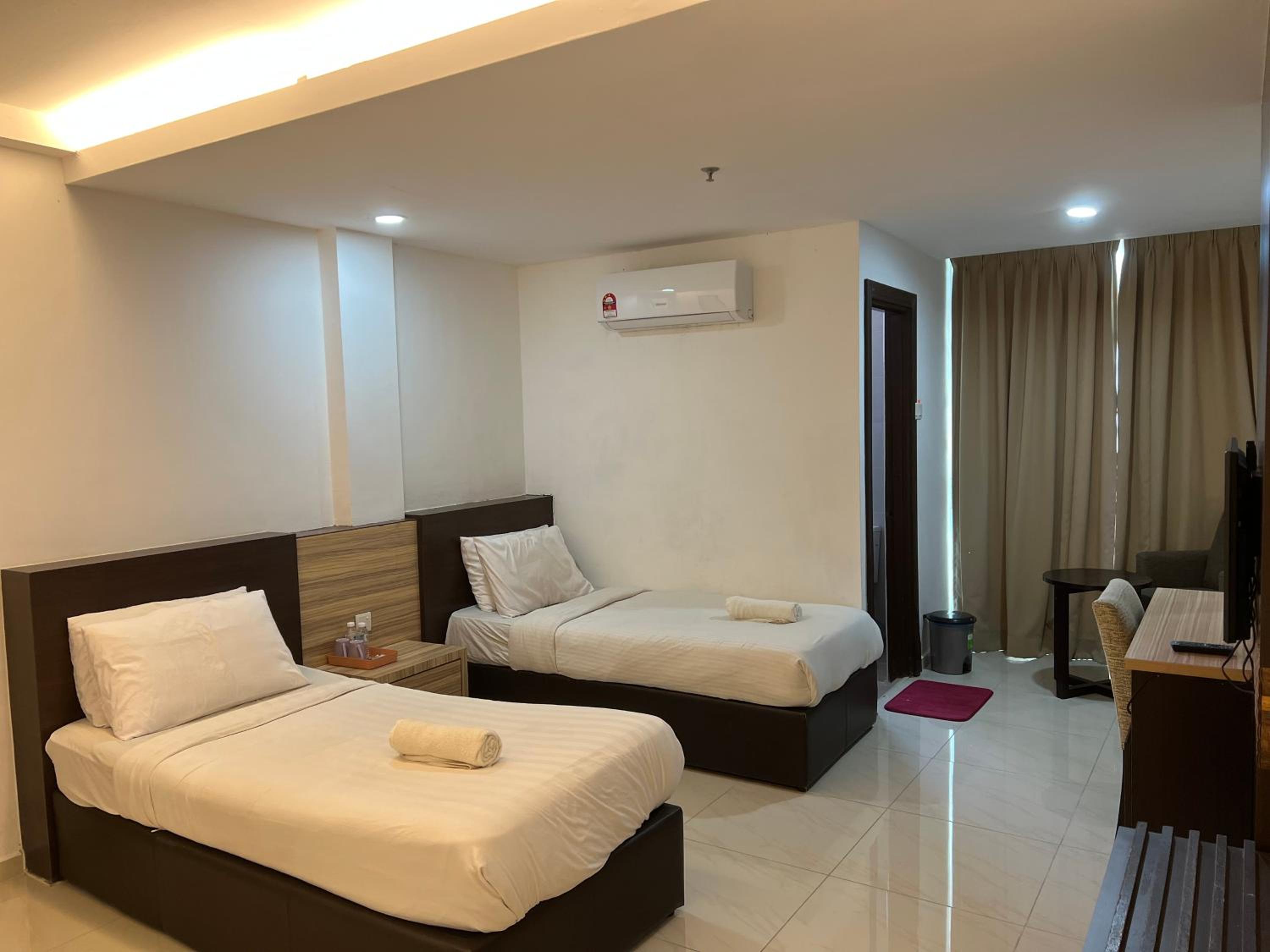 Twin Room with Shower photo 1