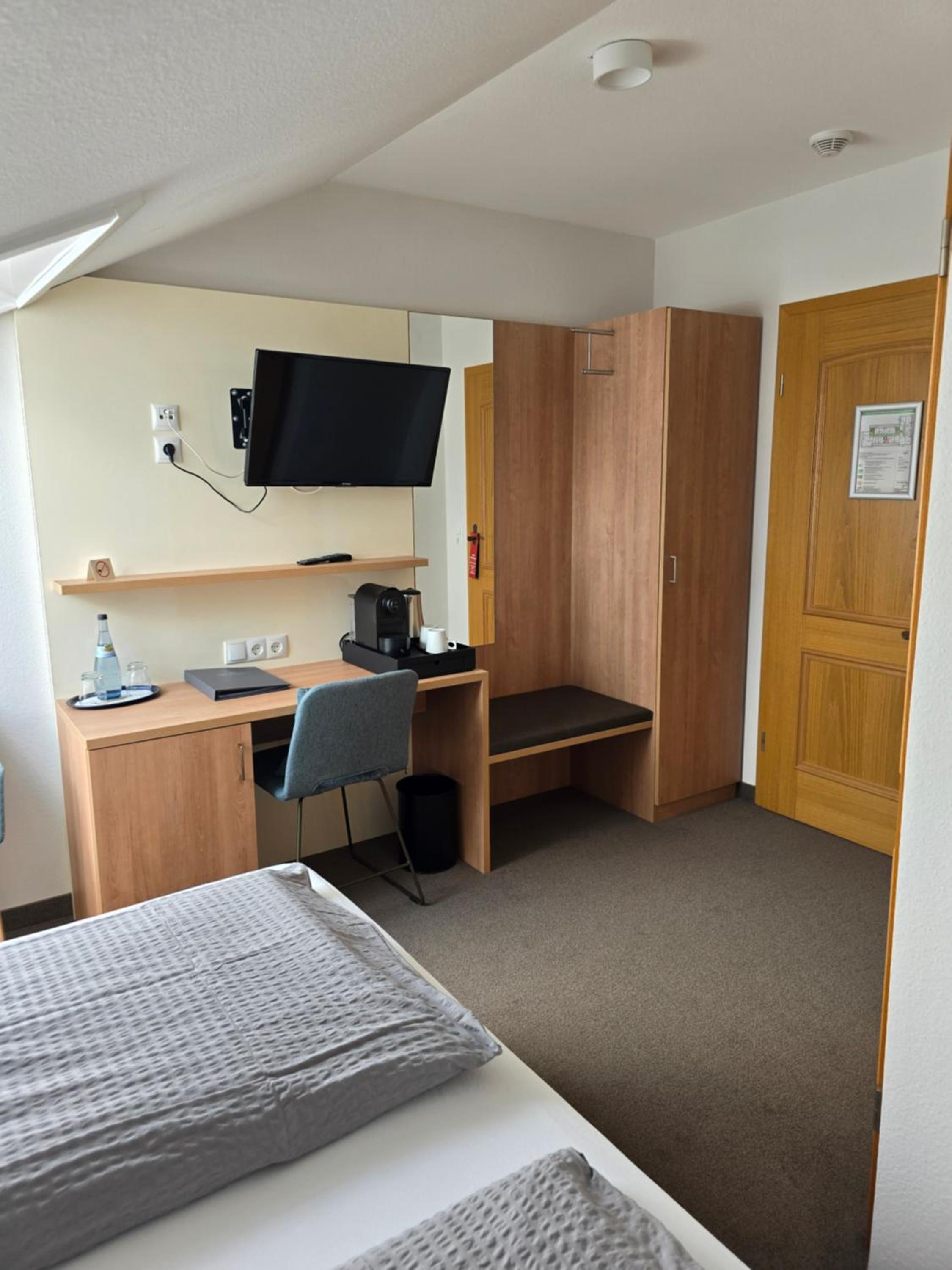 Standard Double Room - Photo 4