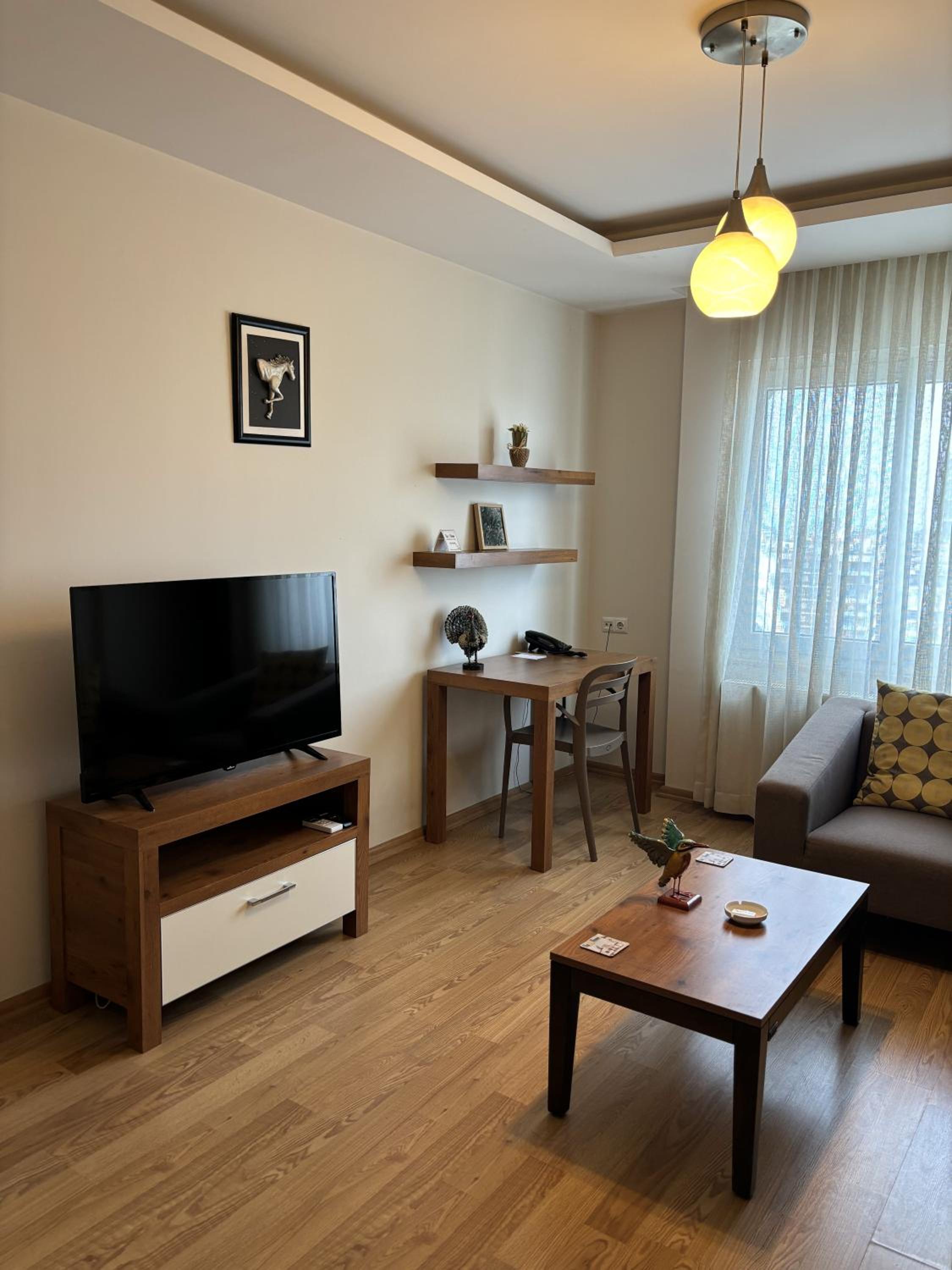 Superior Family Room photo 3