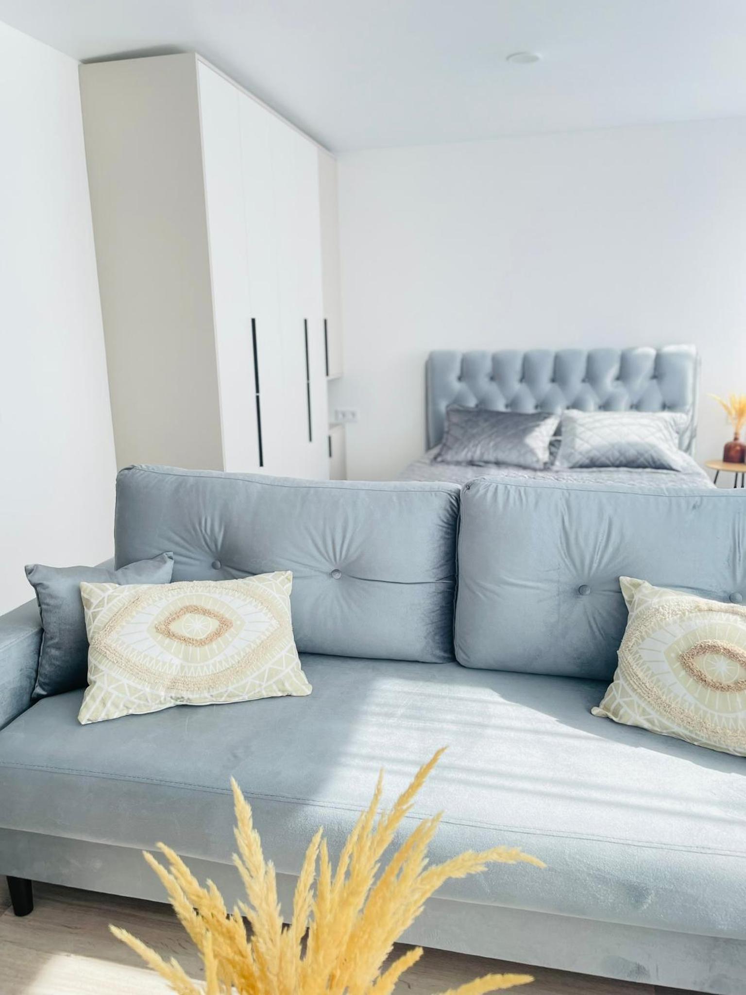 One-Bedroom Apartment photo 1