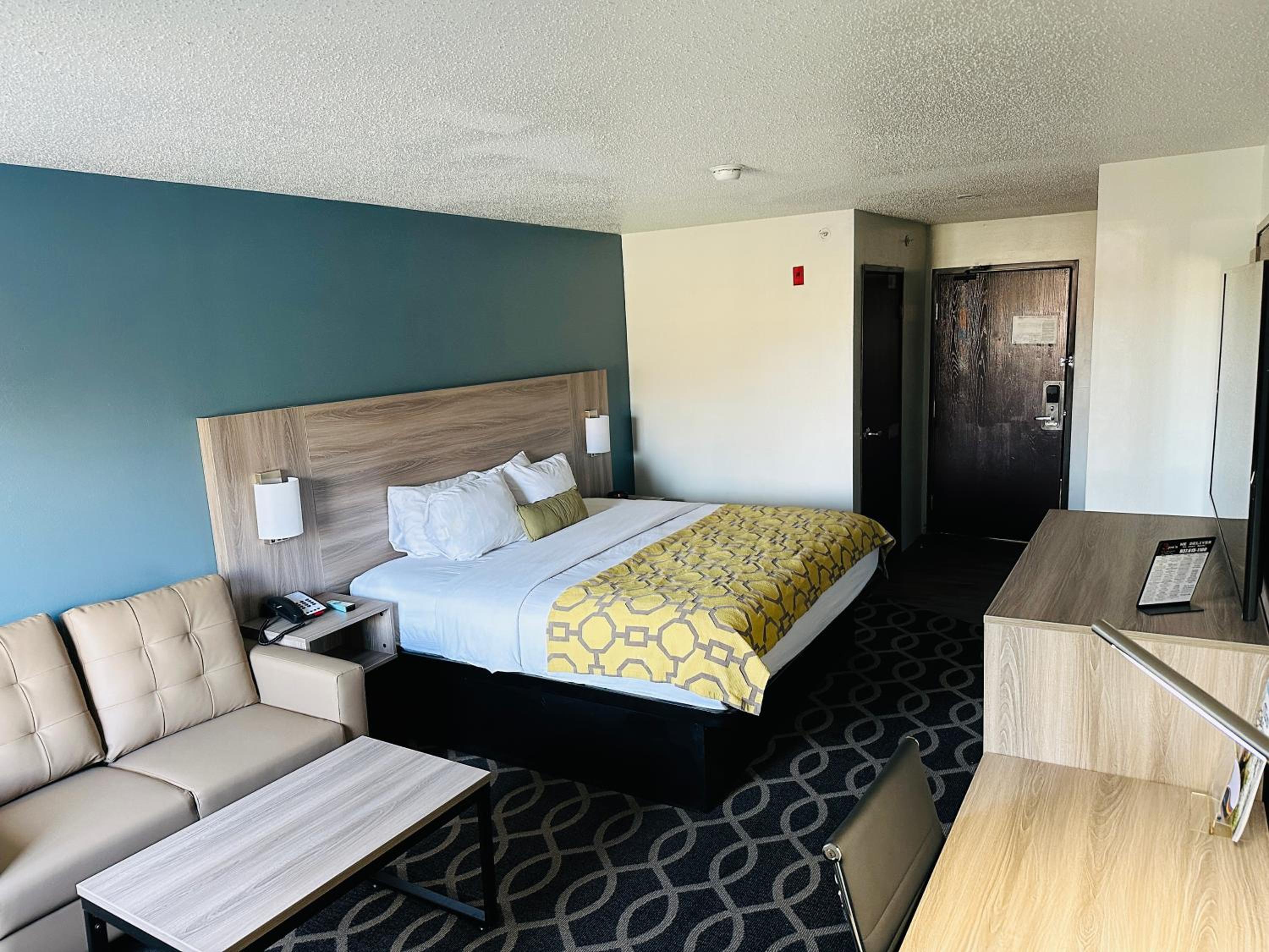 King Room - Non-Smoking - Photo 10