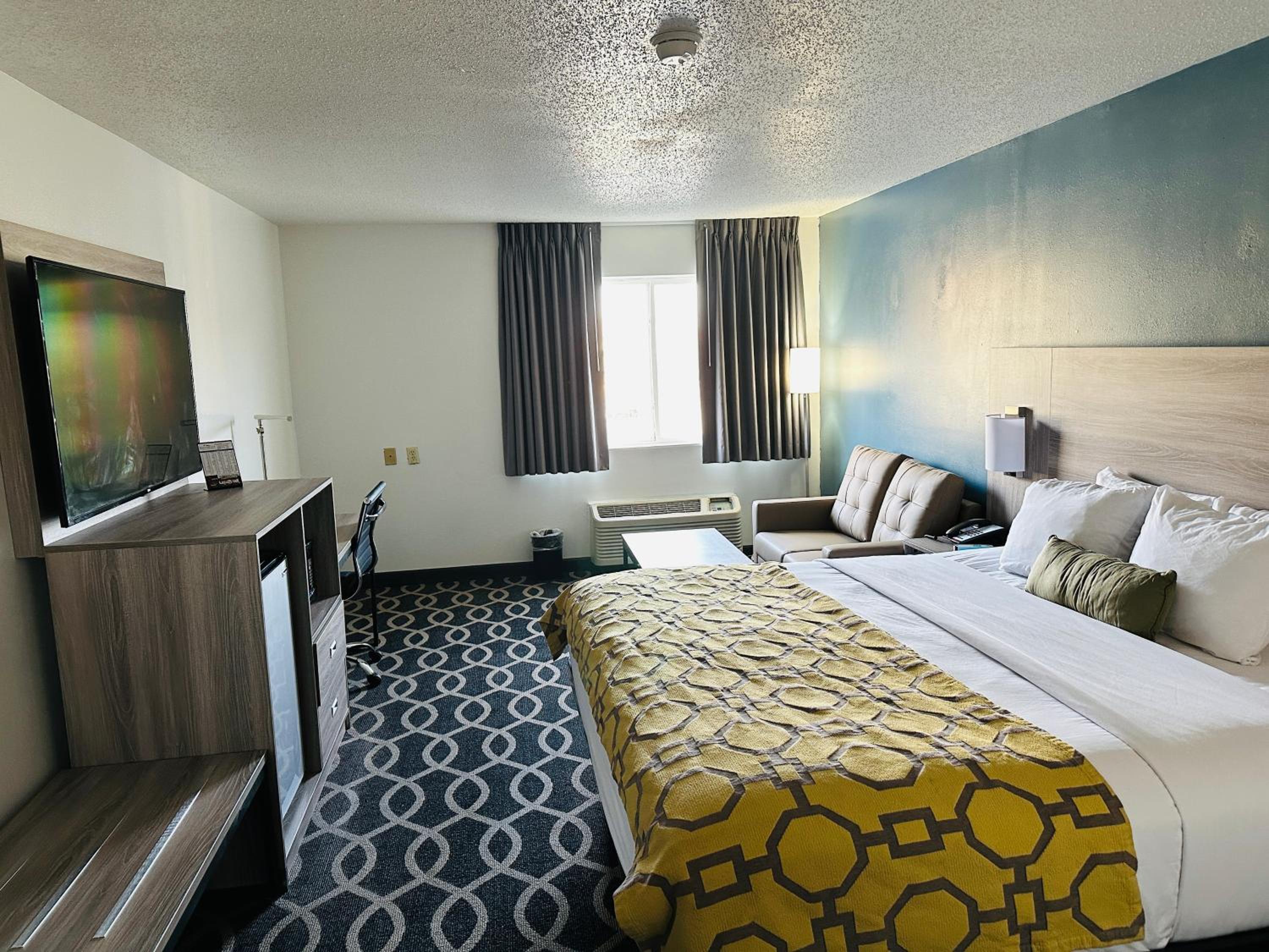 King Room - Non-Smoking - Photo 5