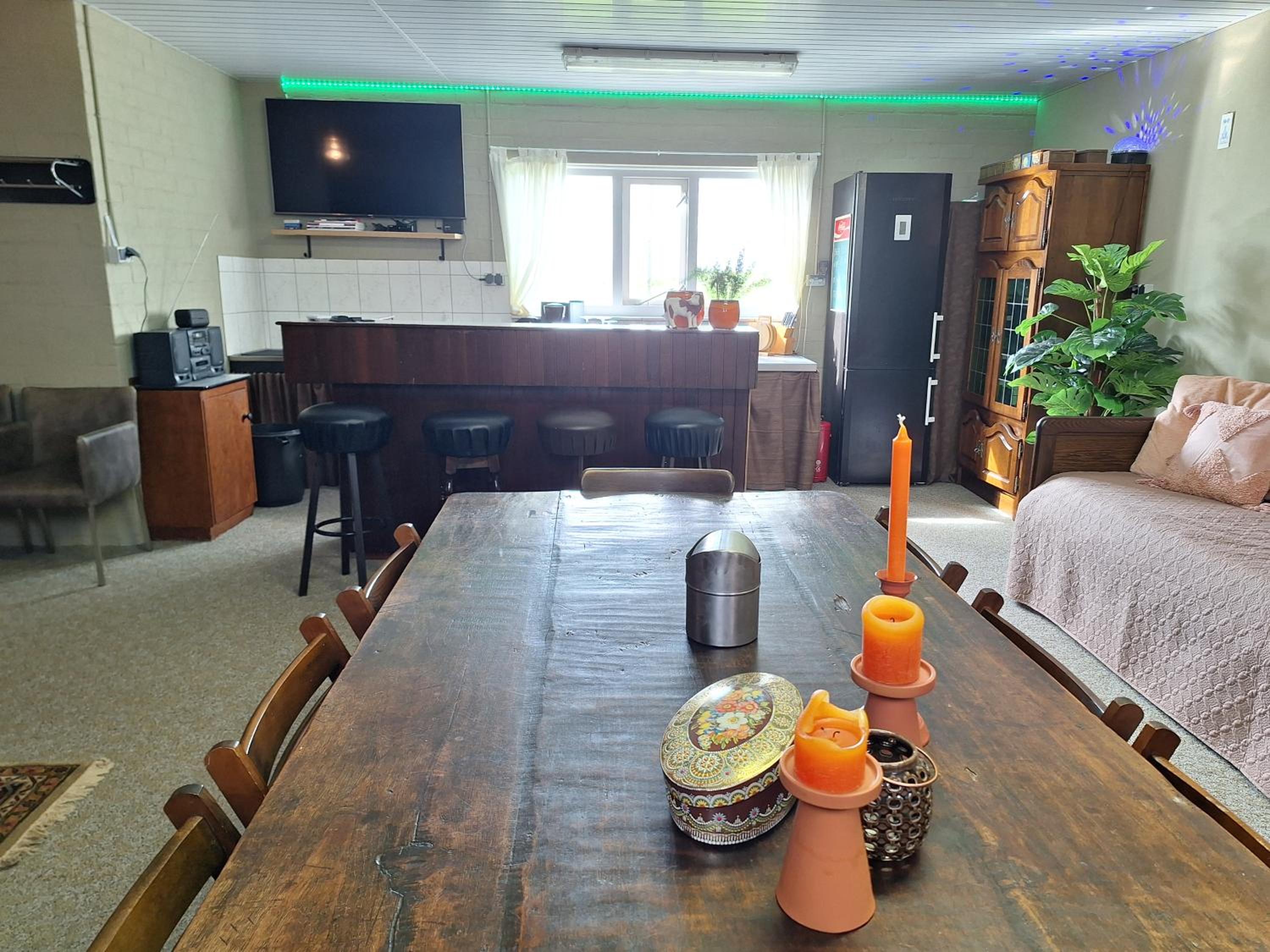 One-Bedroom Apartment photo 2