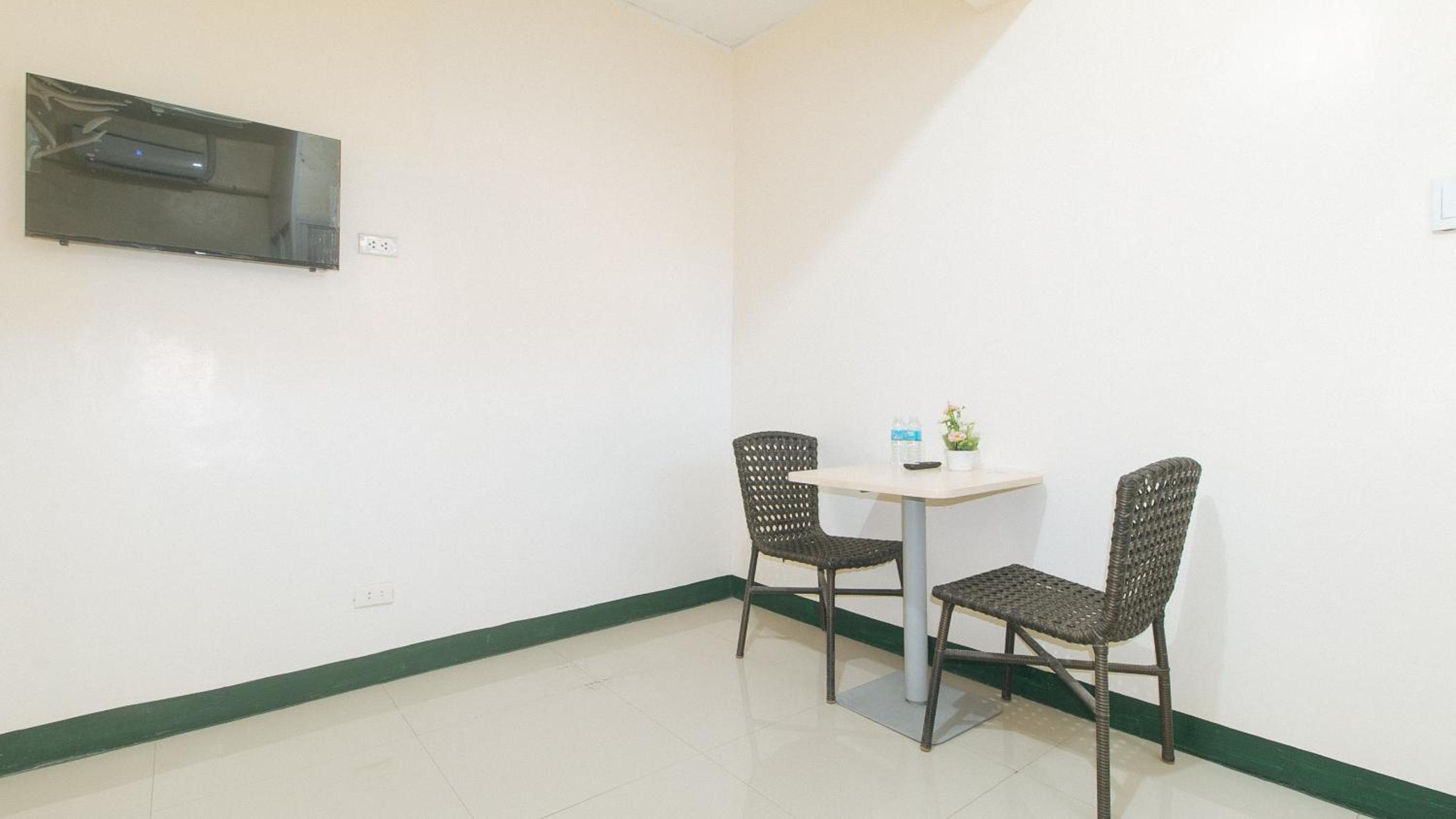 Standard Double Room - Photo 12