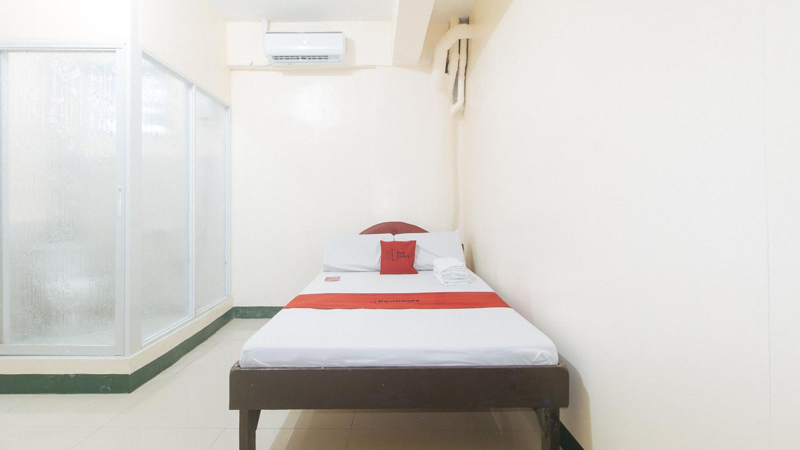 Standard Double Room - Photo 8